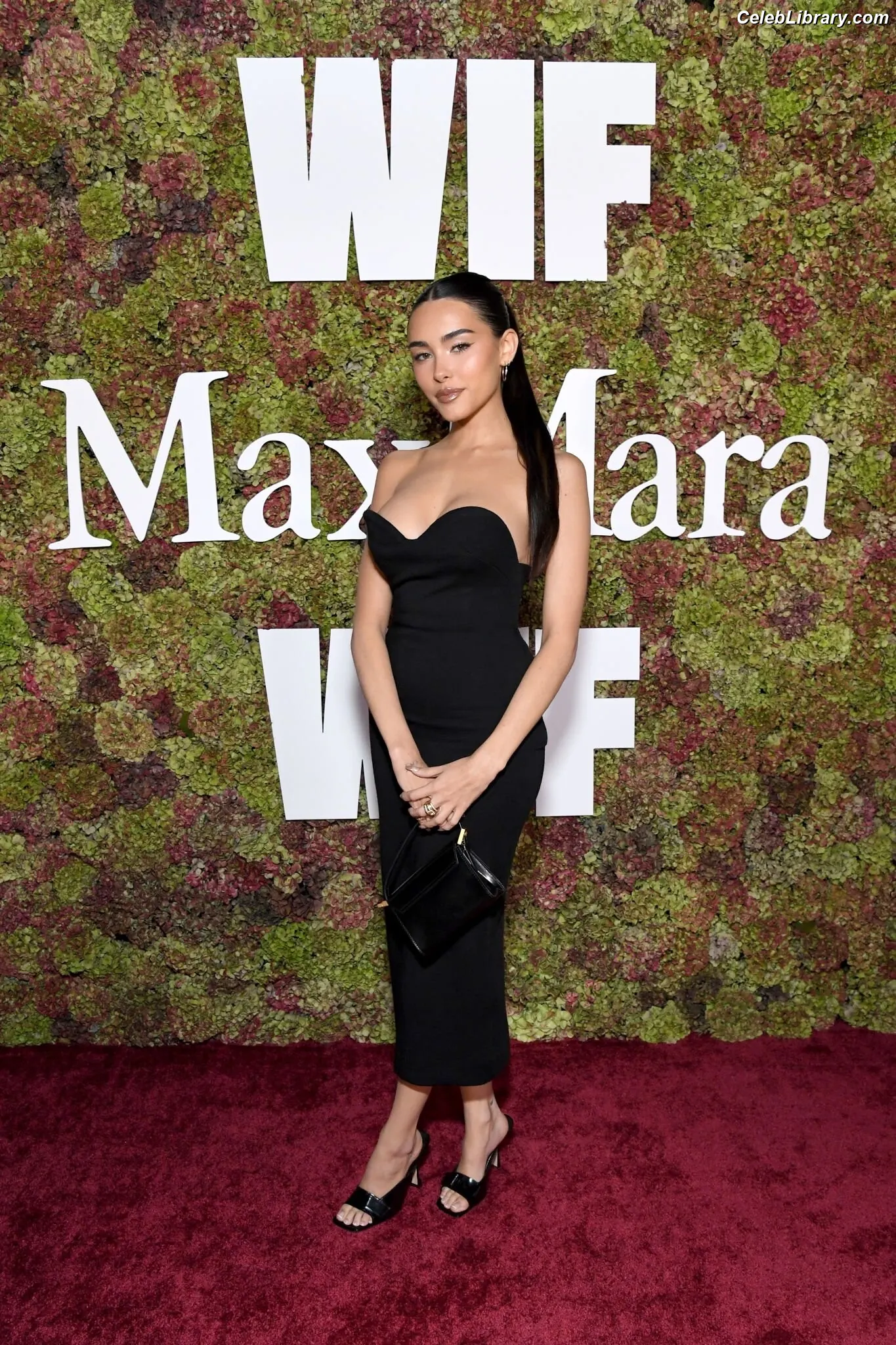 Madison Beer photo 17 of 3490