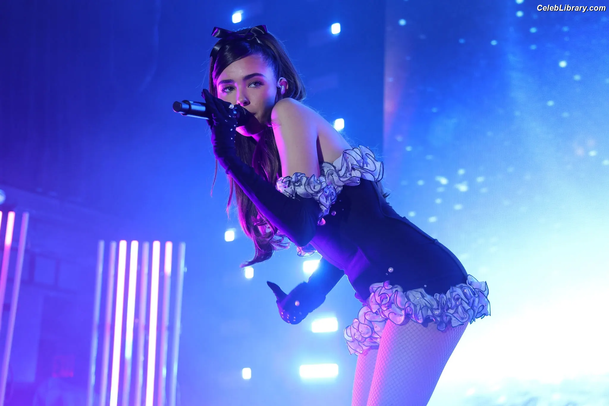Madison Beer photo 21 of 3490