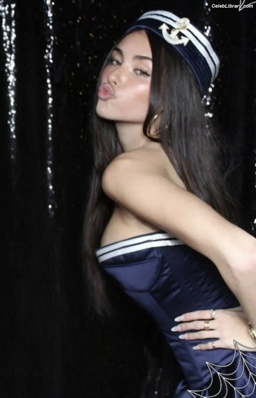 Madison Beer photo 22 of 3490