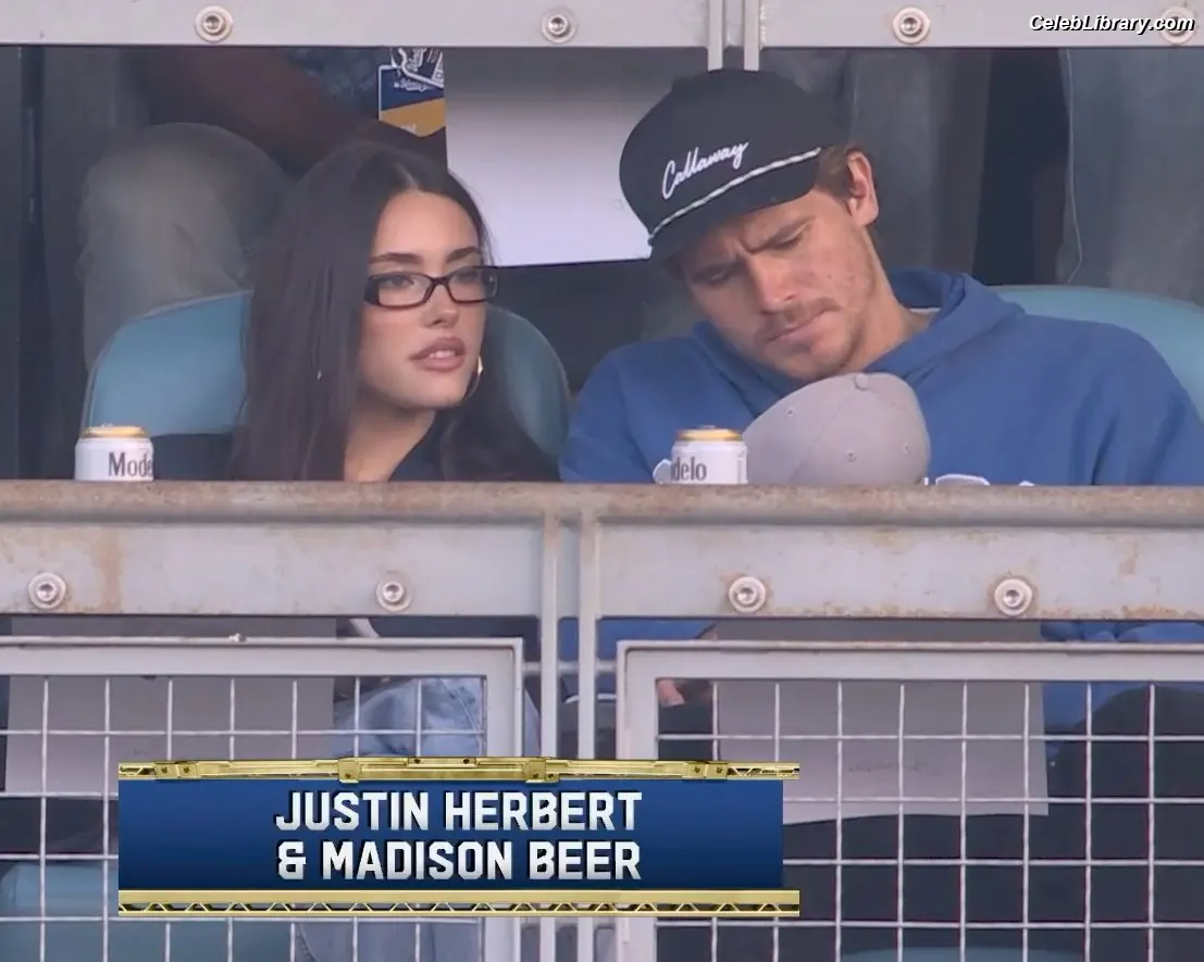 Madison Beer photo 1 of 3490