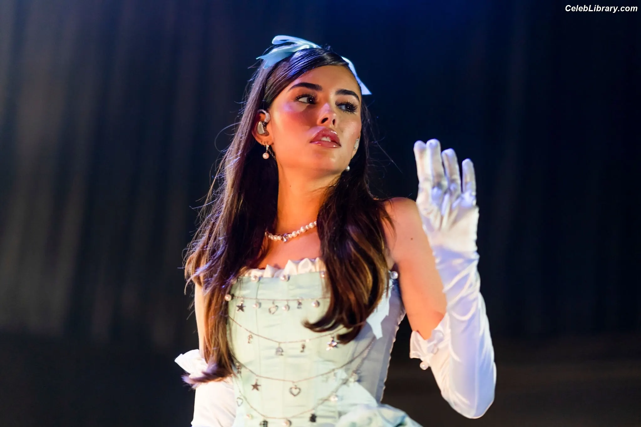 Madison Beer photo 14 of 3490