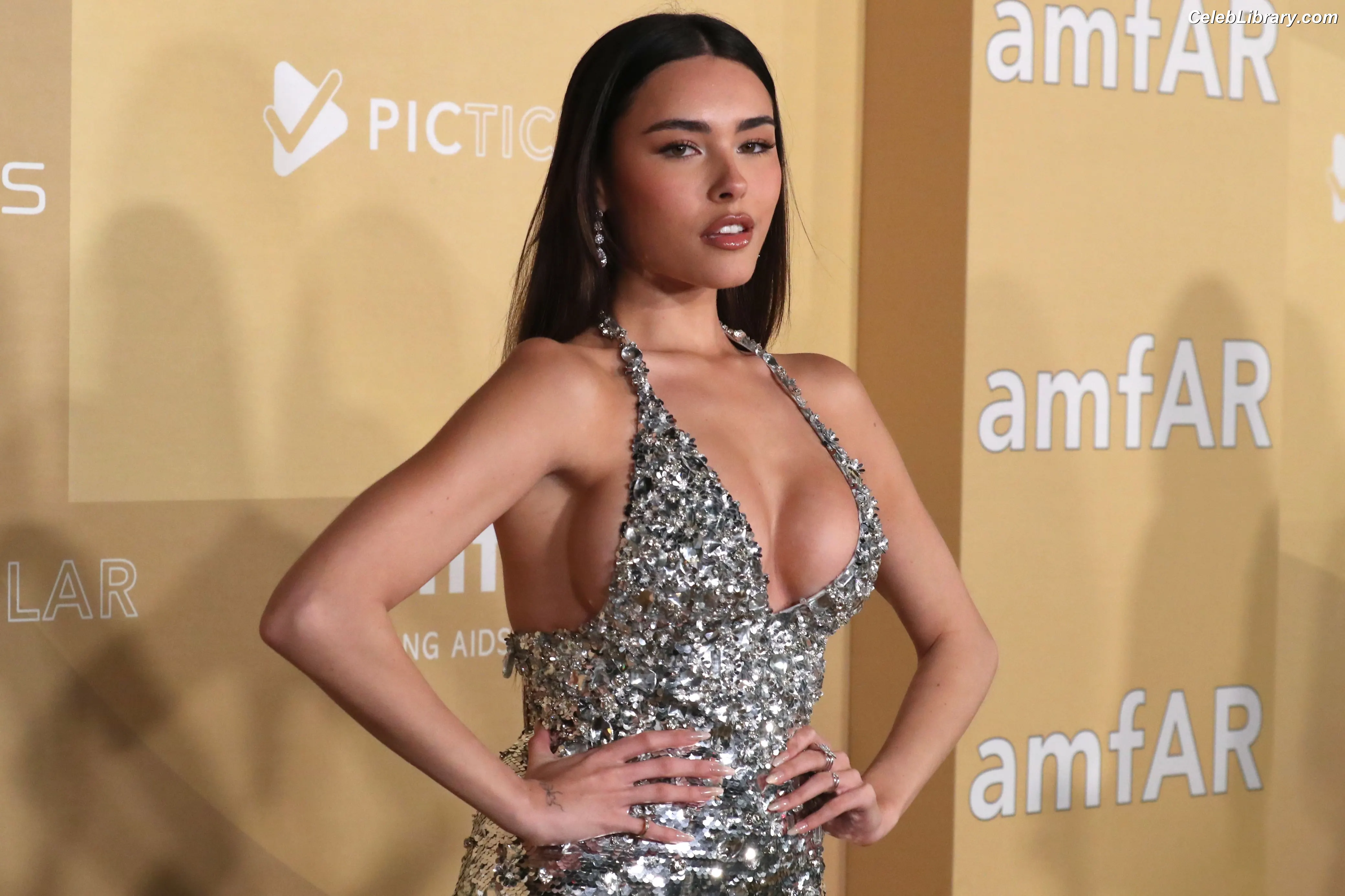 Madison Beer photo 13 of 3490
