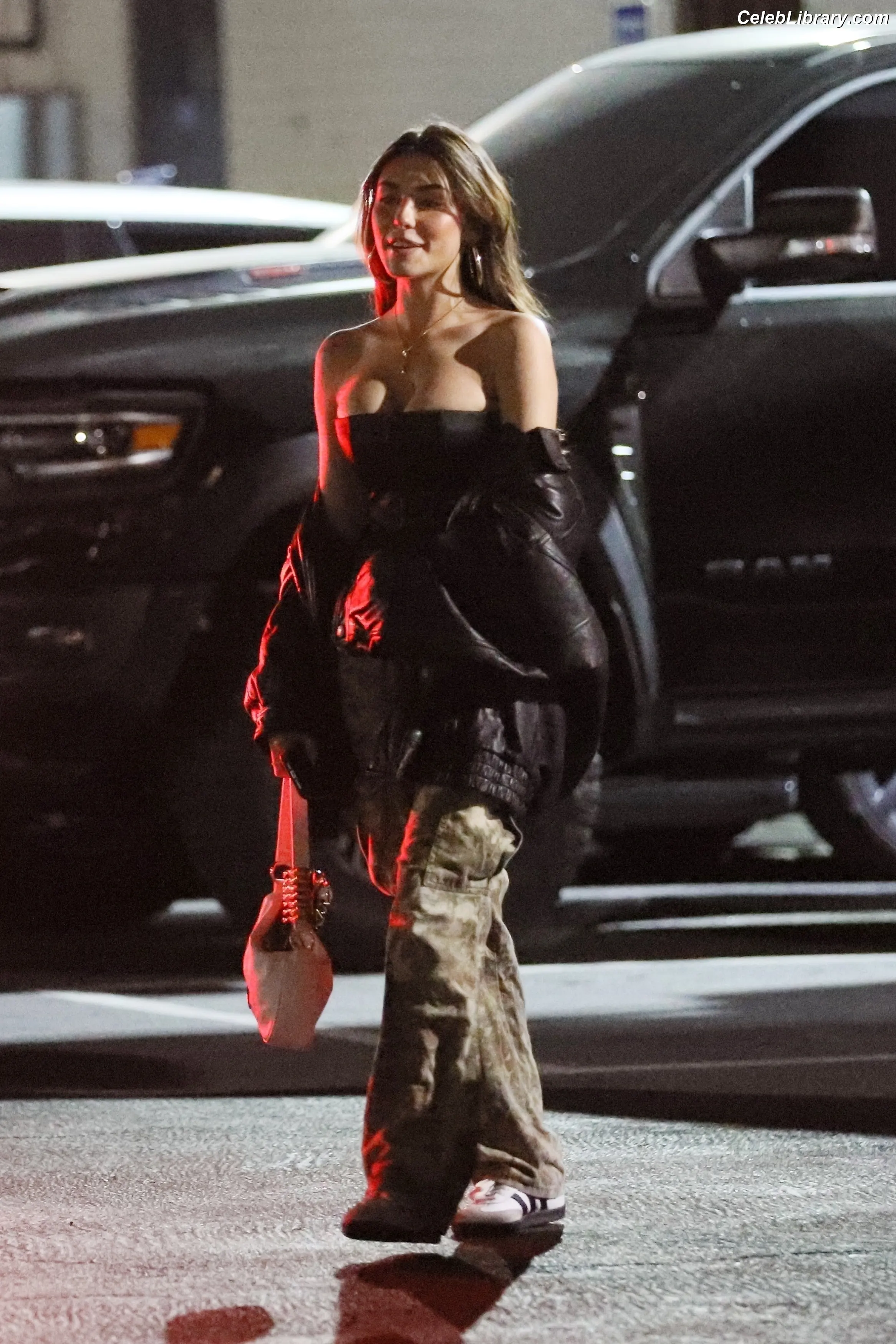 Madison Beer photo 5 of 3490