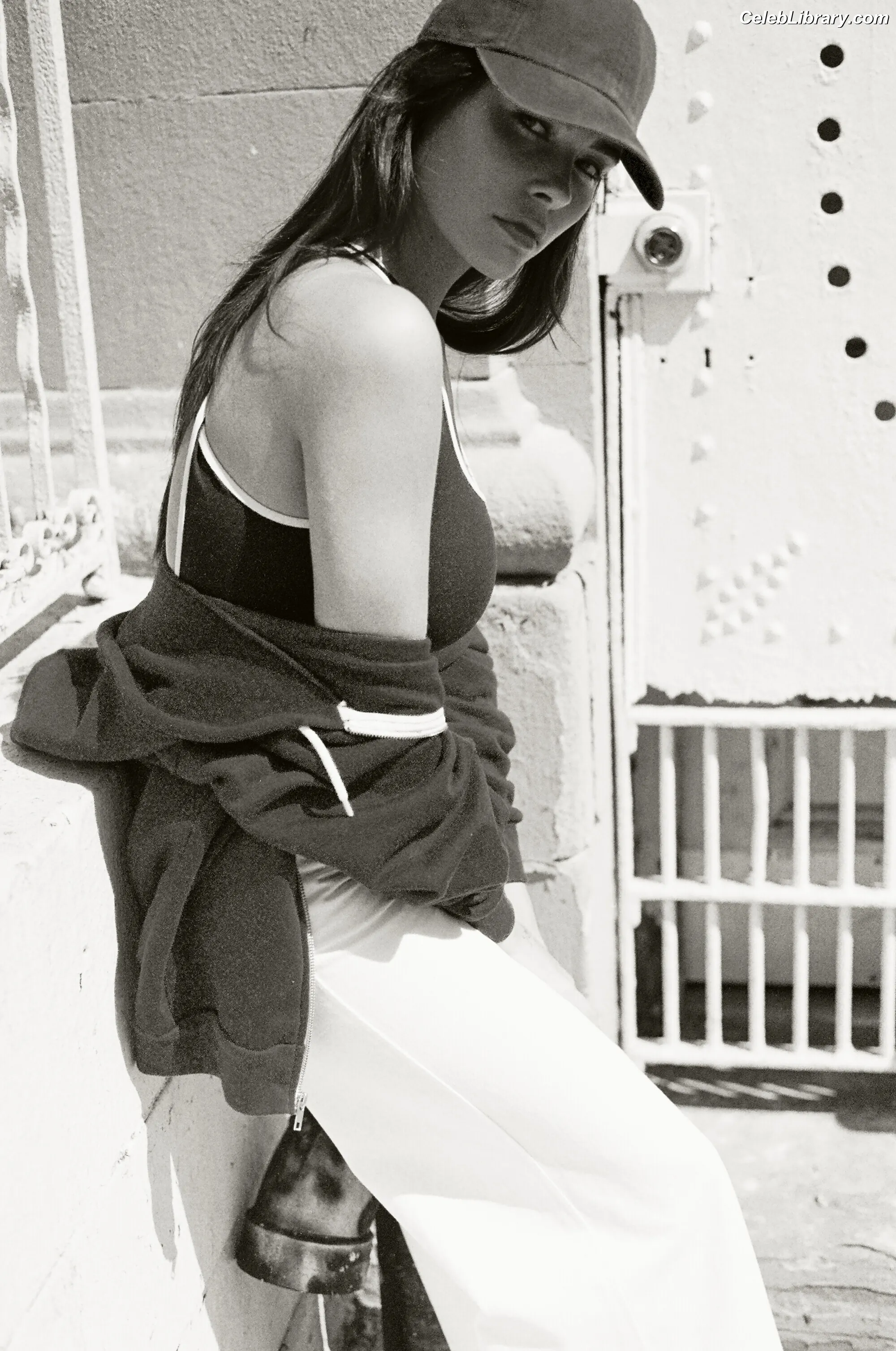 Madison Beer photo 22 of 3490