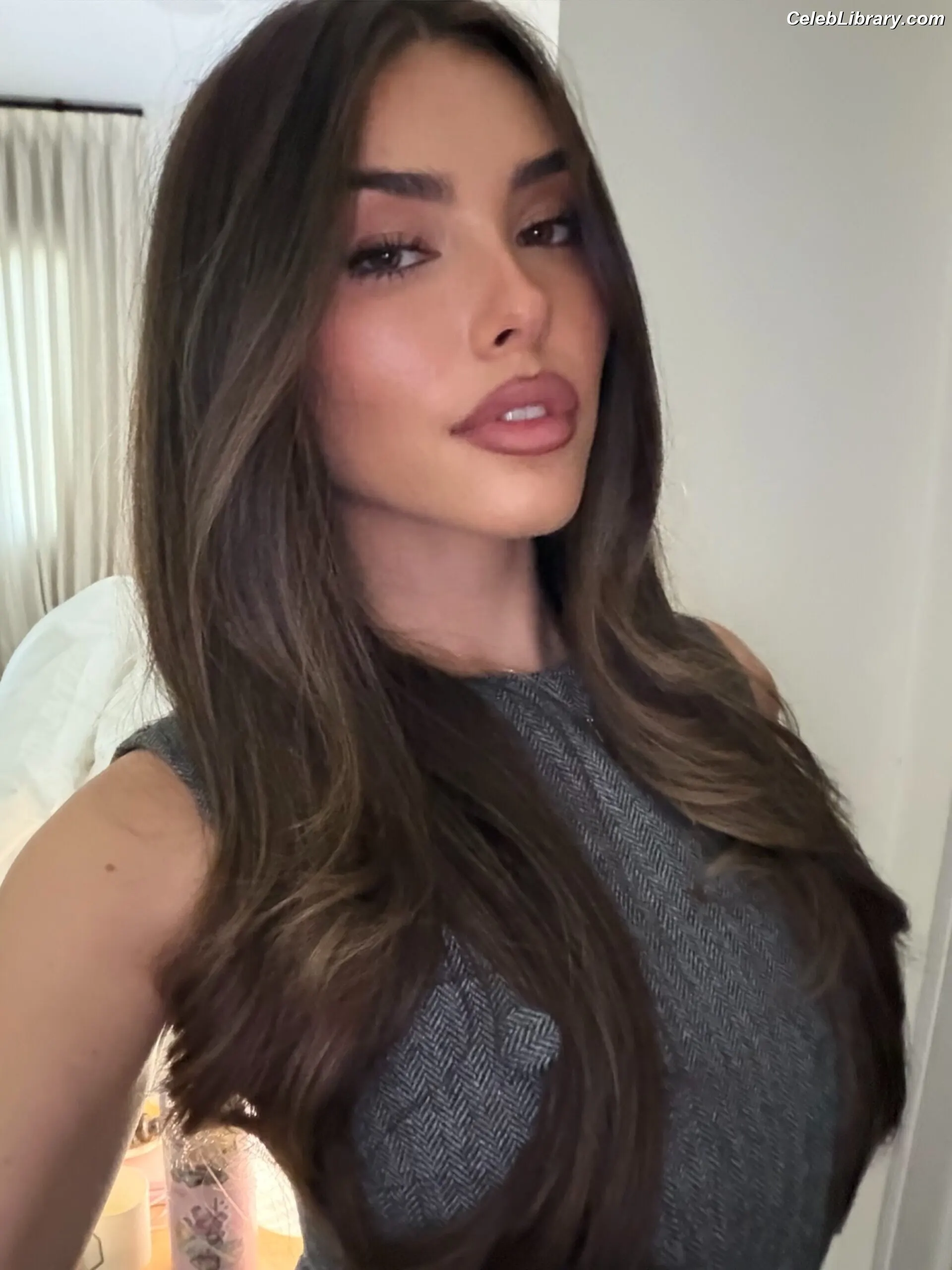 Madison Beer photo 3 of 3490