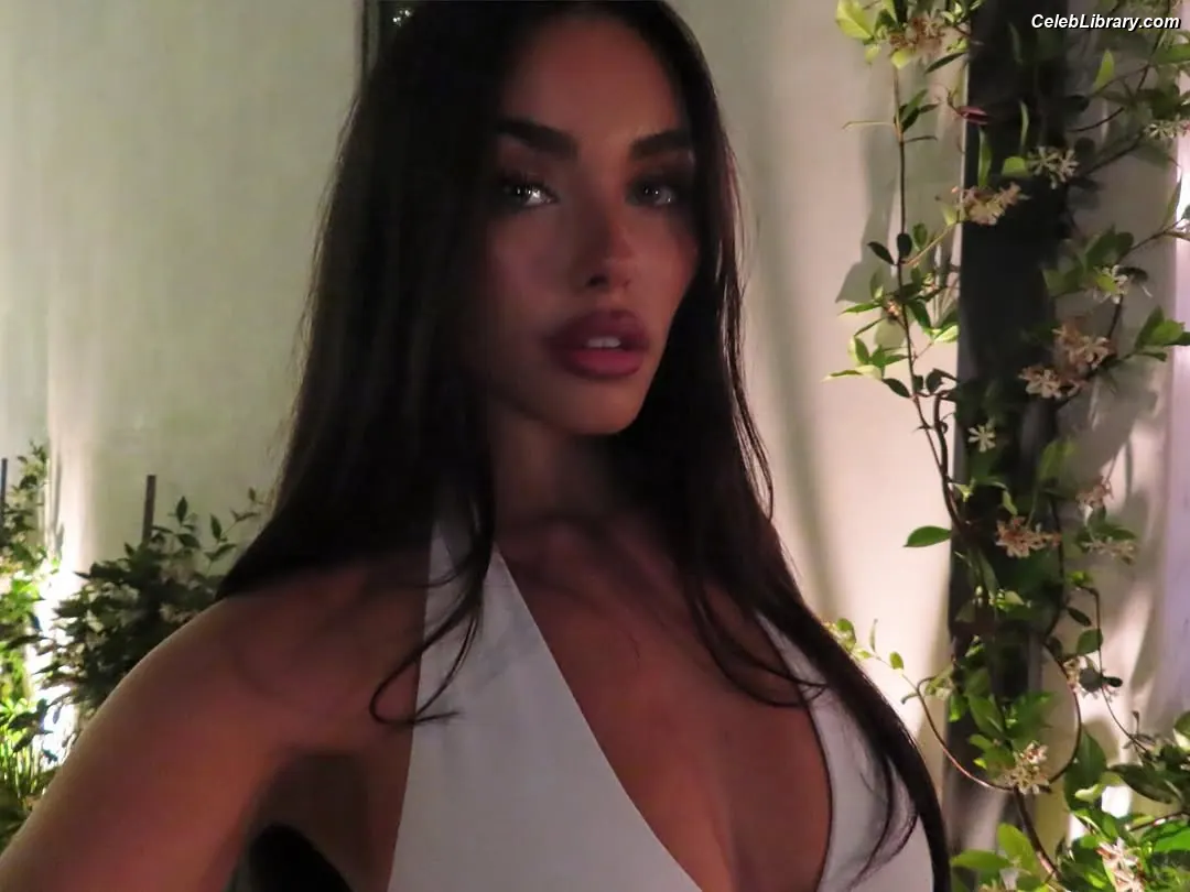 Madison Beer photo 15 of 3490