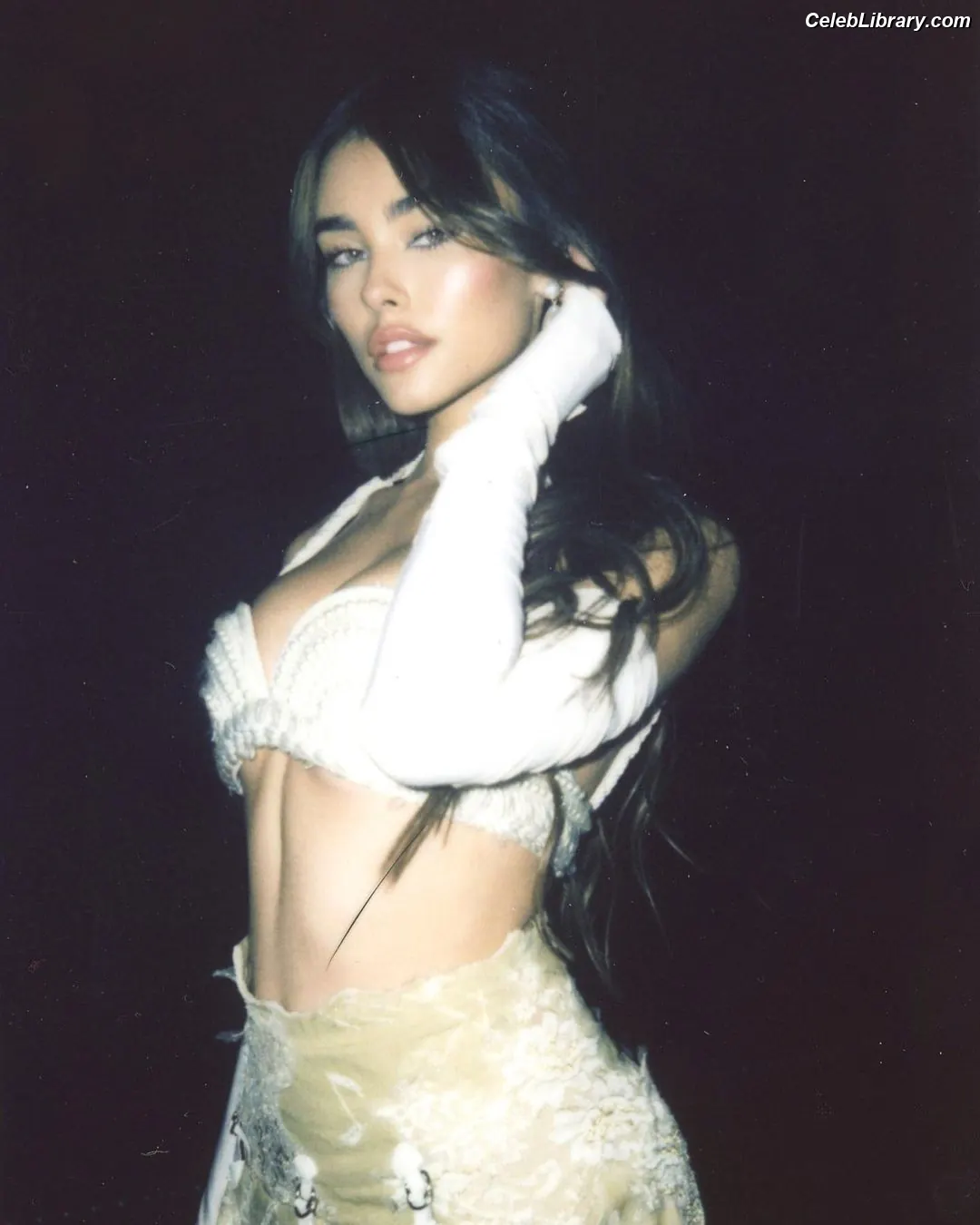 Madison Beer photo 14 of 3490