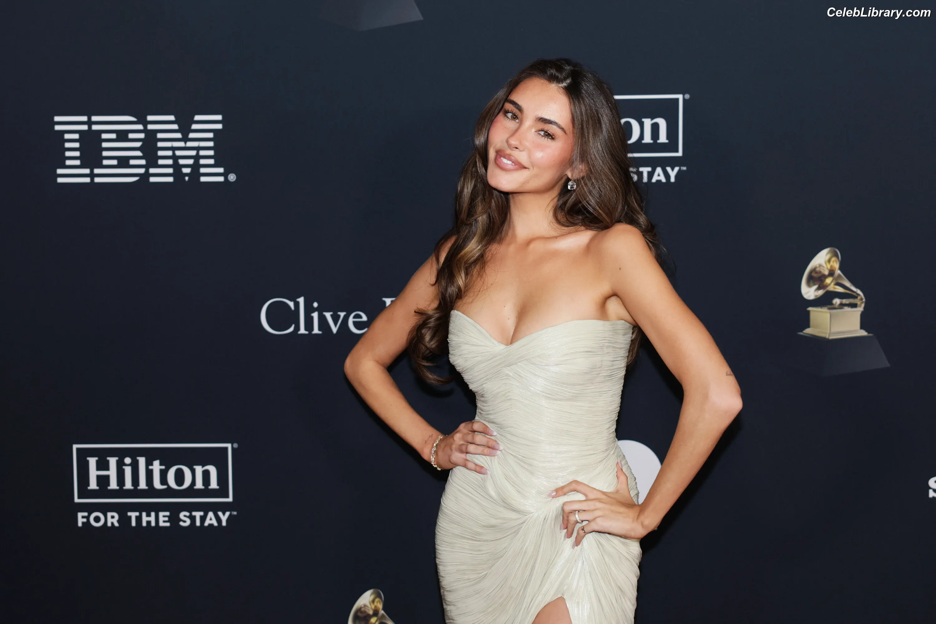 Madison Beer photo 18 of 3490