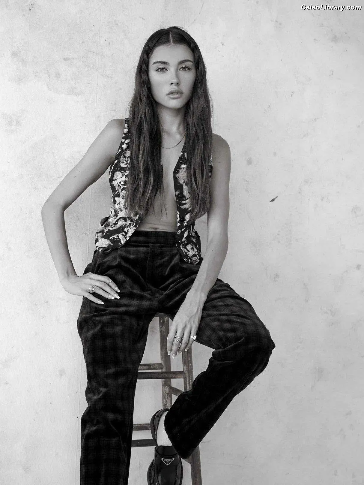 Madison Beer photo 18 of 3490