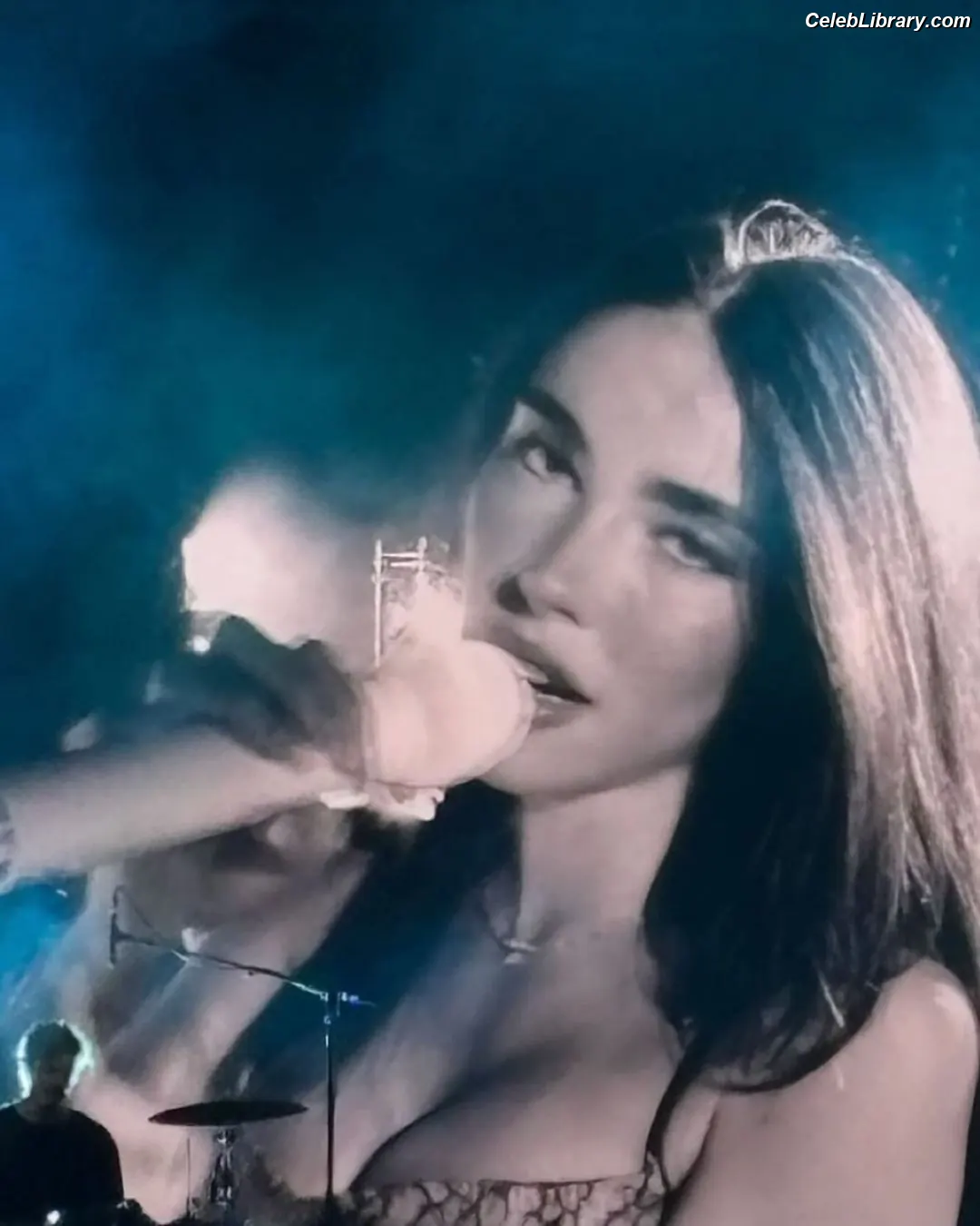 Madison Beer photo 22 of 3490