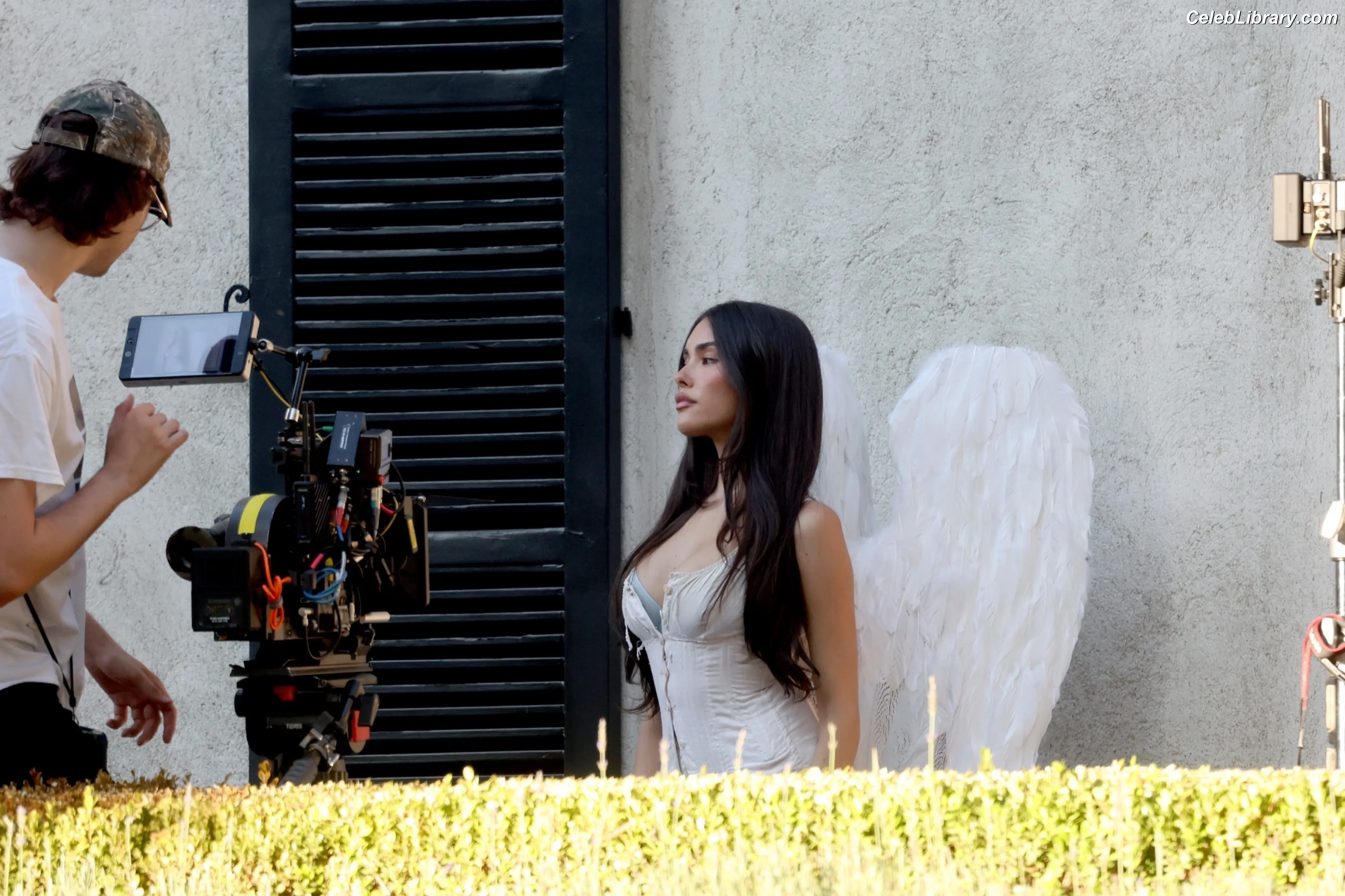 Madison Beer photo 16 of 3490