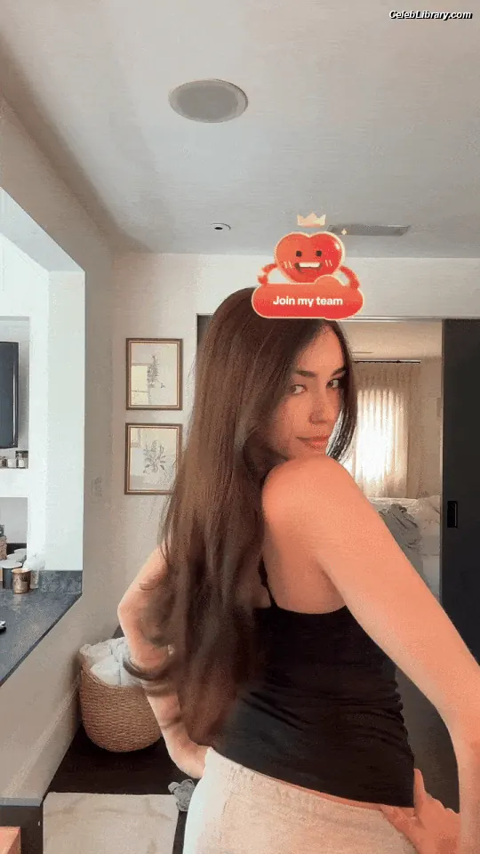Madison Beer photo 13 of 3490