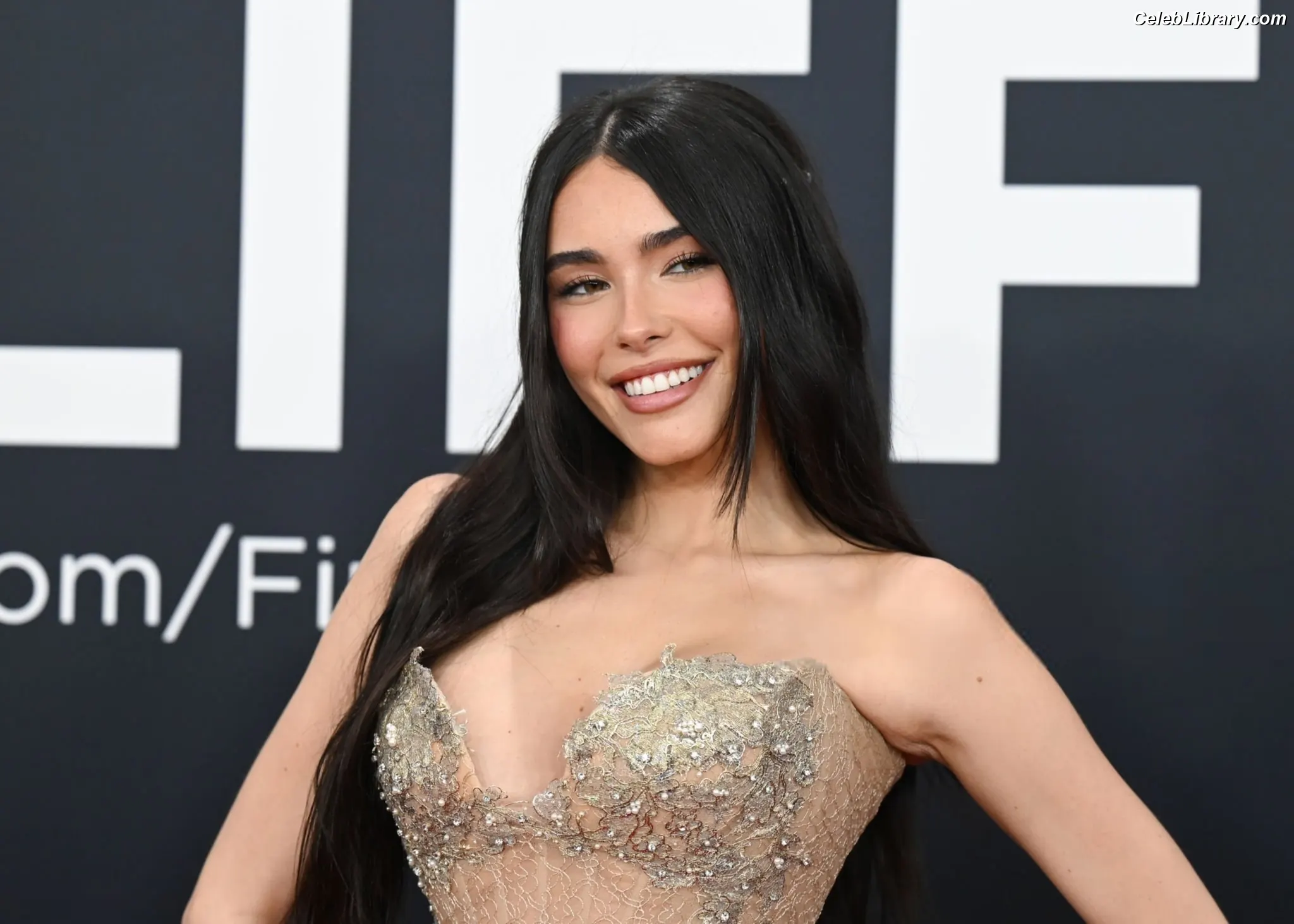 Madison Beer photo 6 of 3490