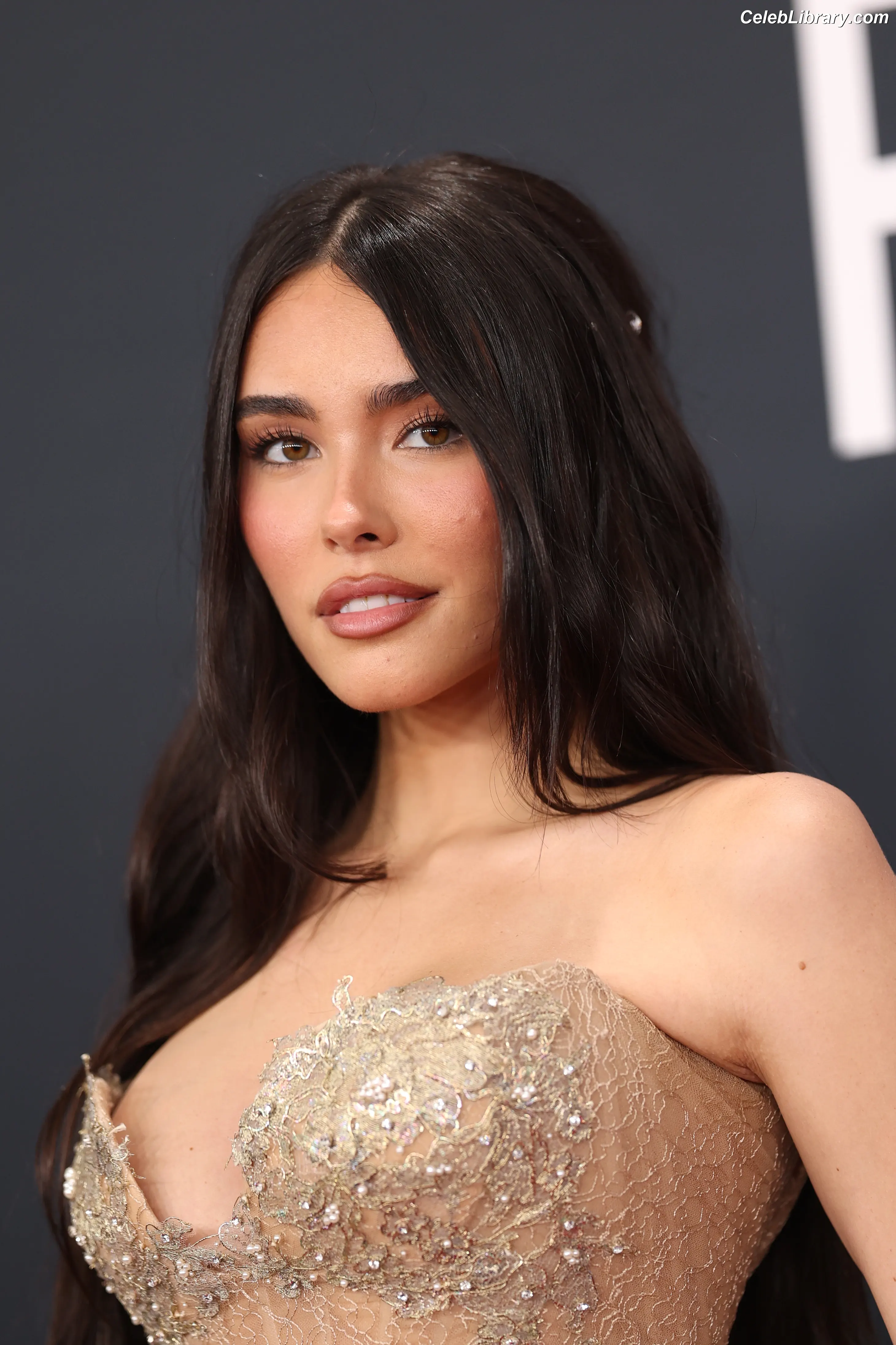 Madison Beer photo 13 of 3490