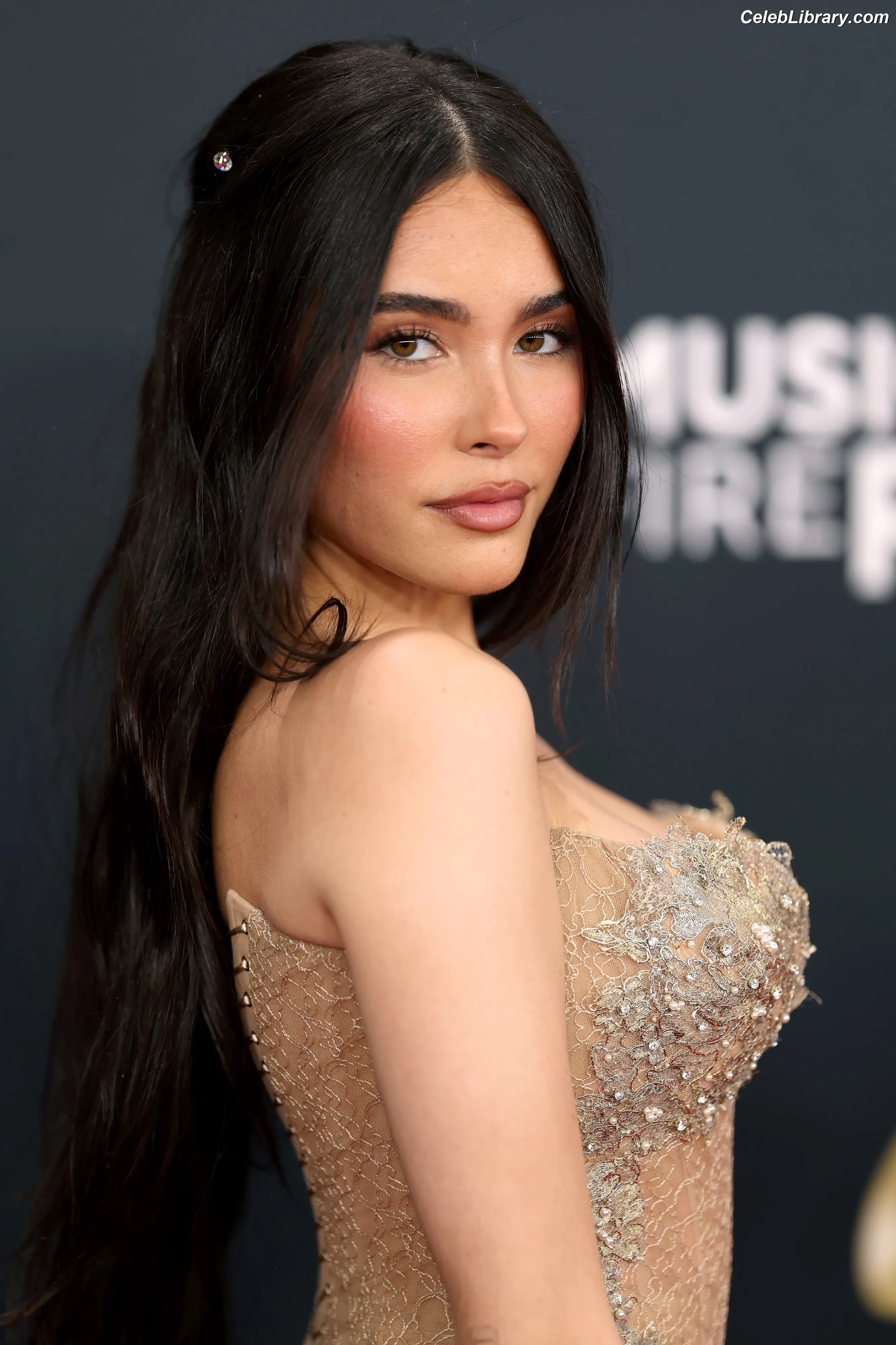Madison Beer photo 15 of 3490