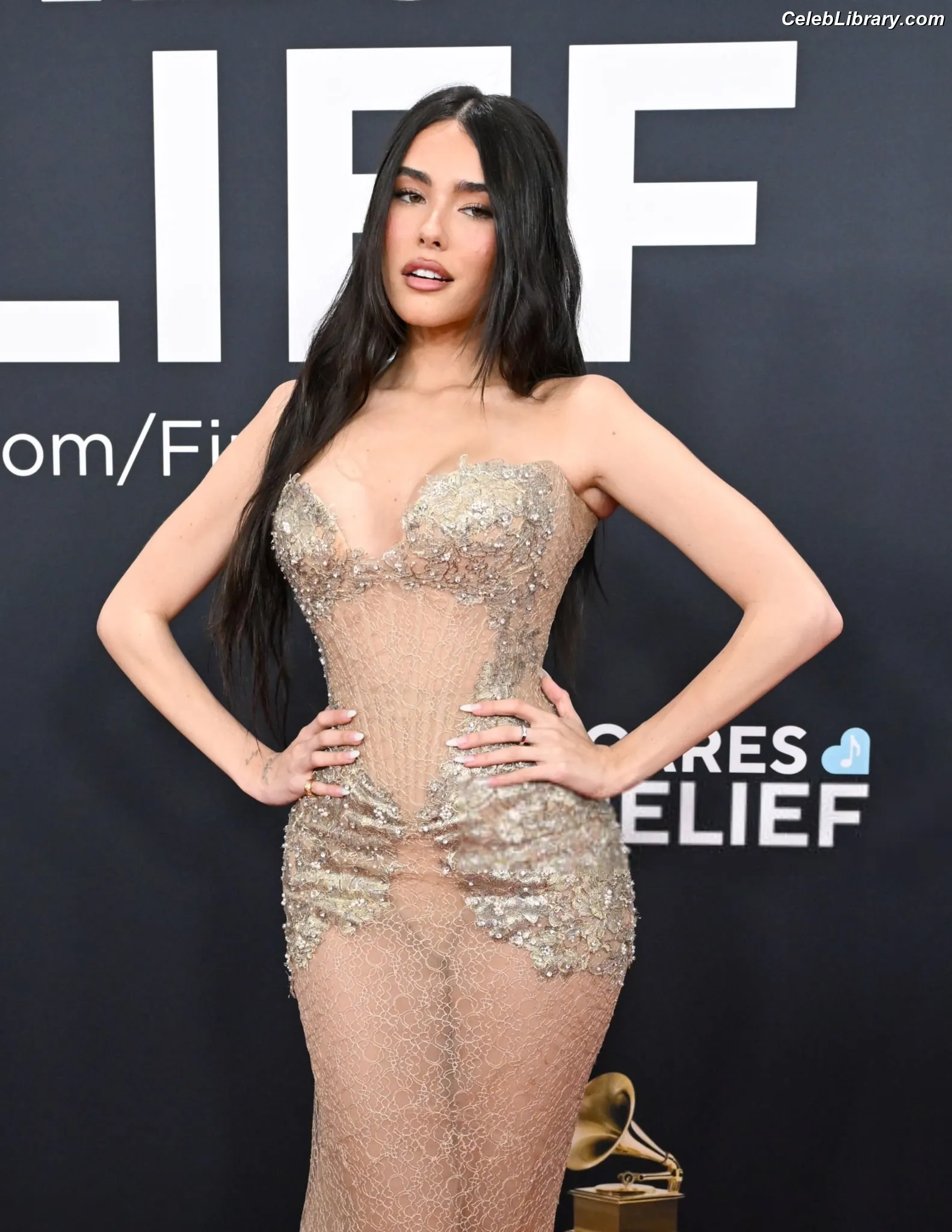 Madison Beer photo 1 of 3490