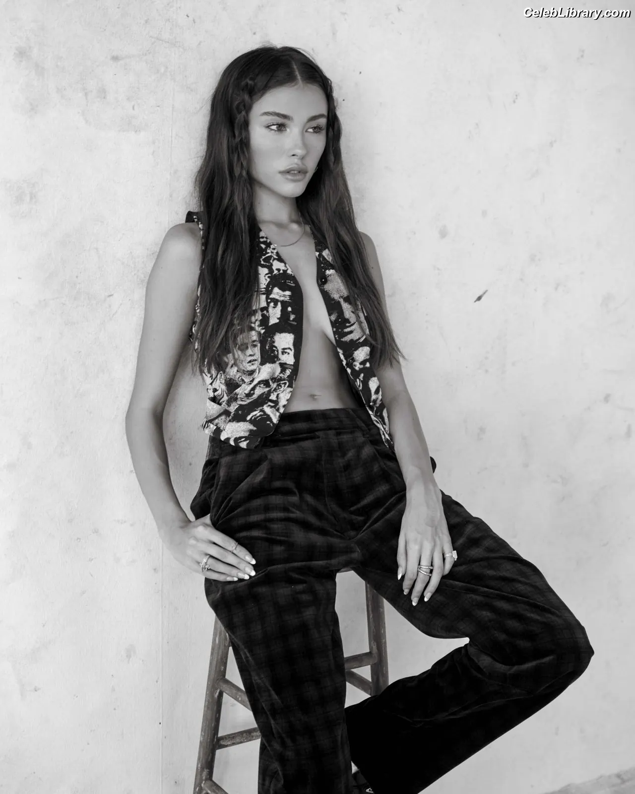Madison Beer photo 7 of 3490