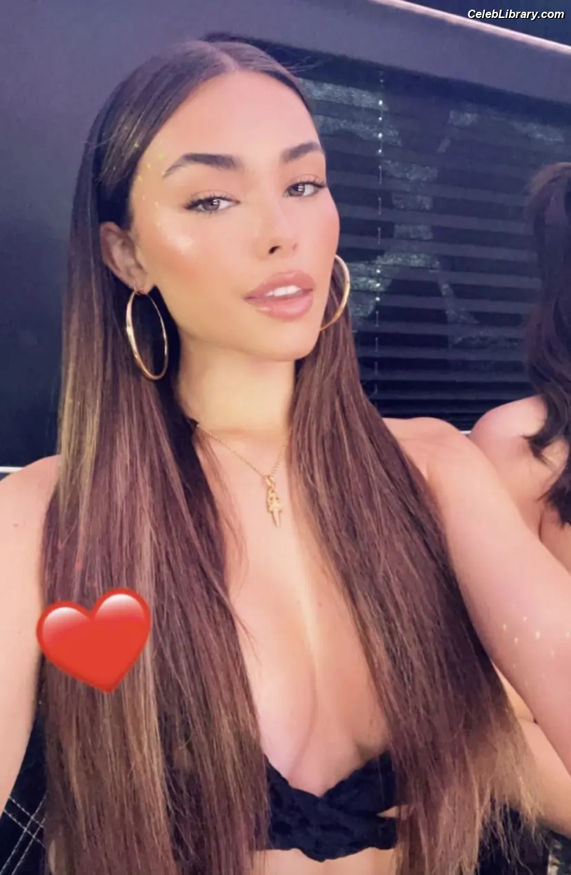 Madison Beer photo 2 of 3490
