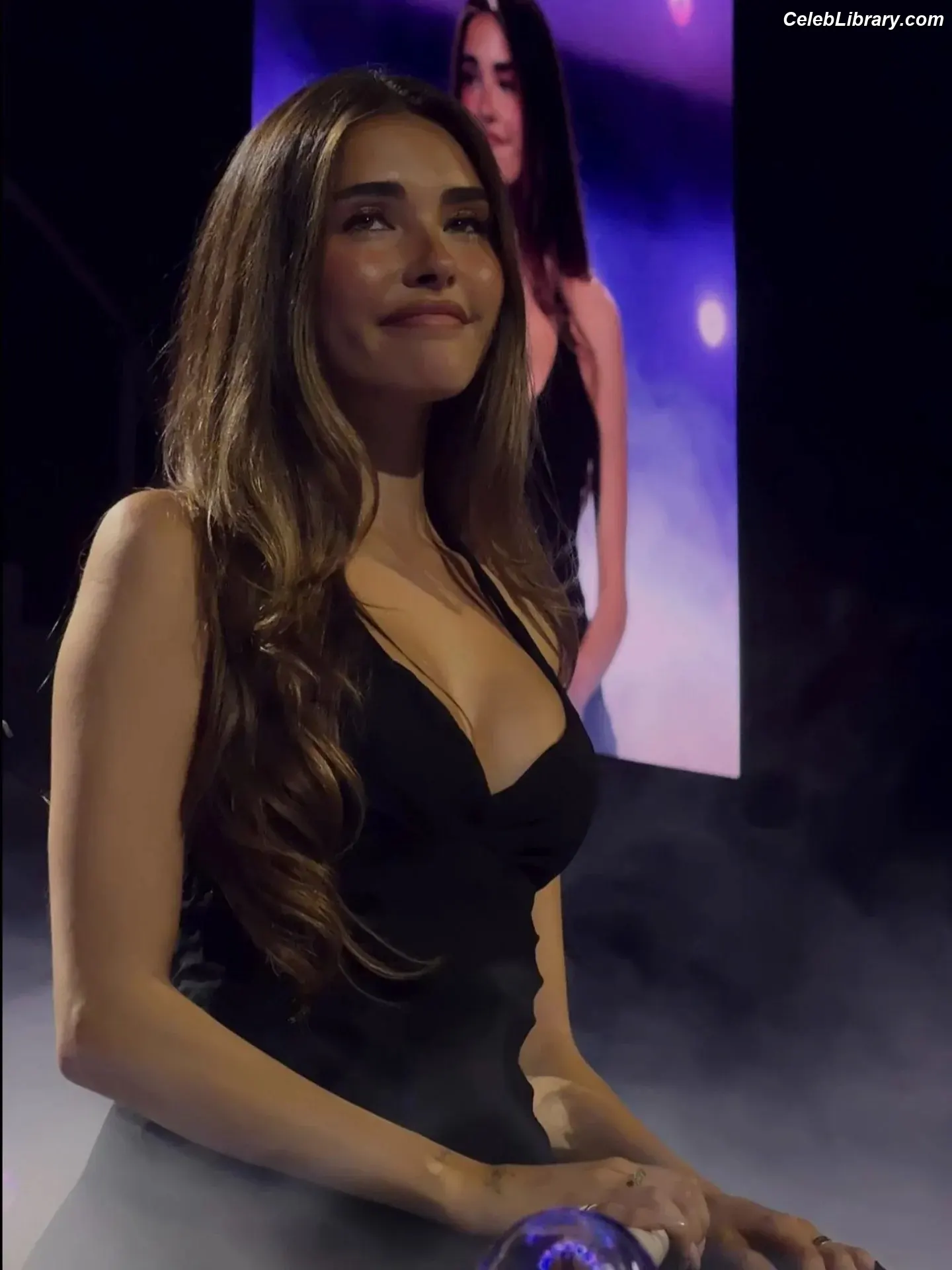 Madison Beer photo 24 of 3490