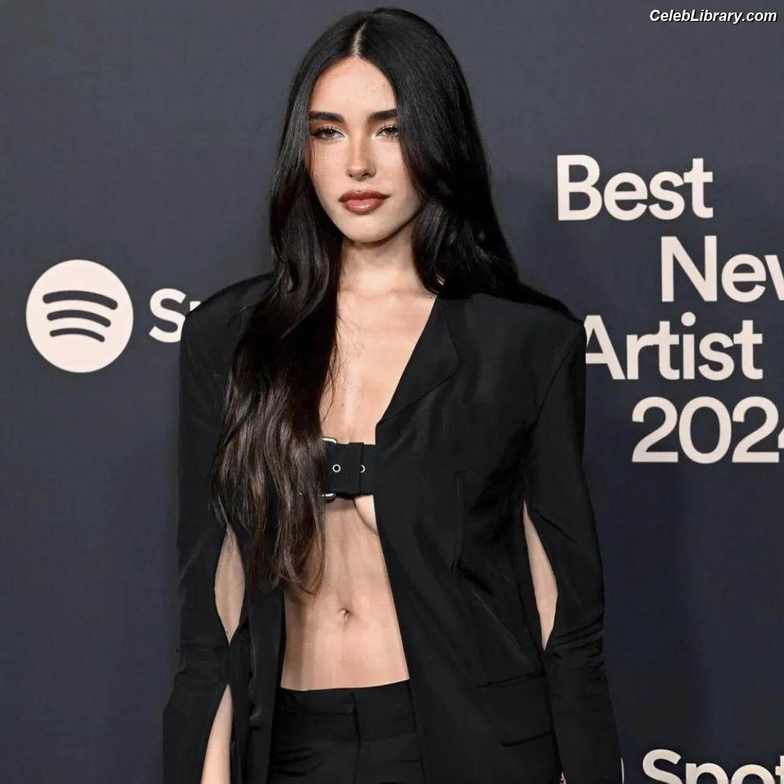 Madison Beer photo 2 of 3490