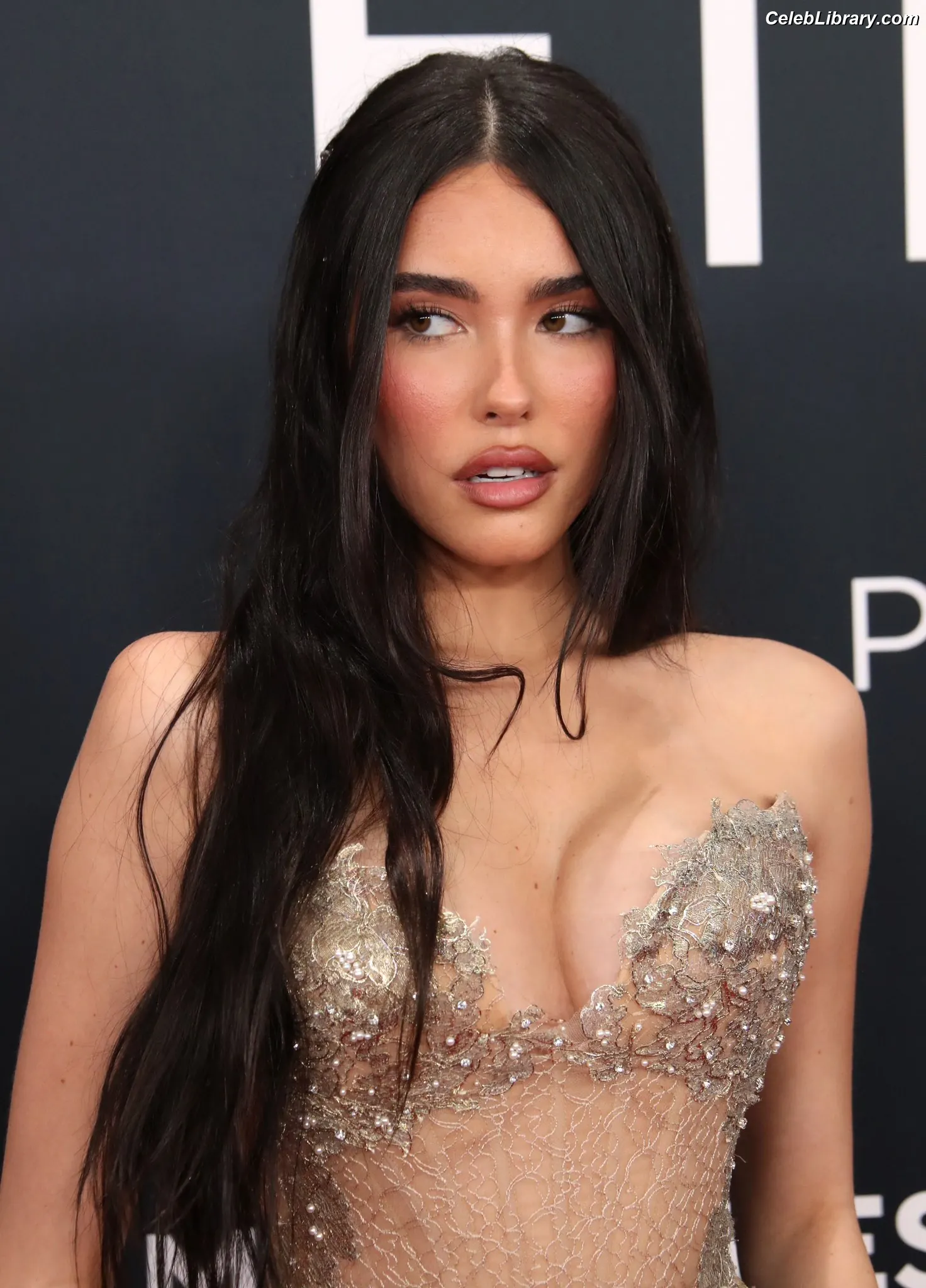 Madison Beer photo 18 of 3490