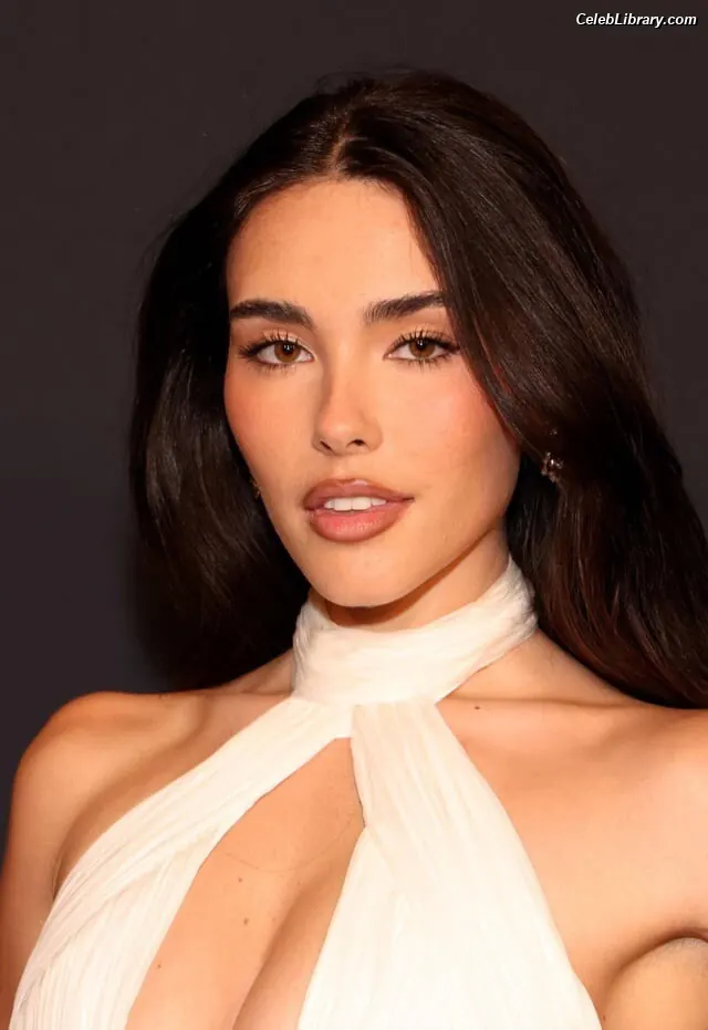 Madison Beer photo 2 of 3490