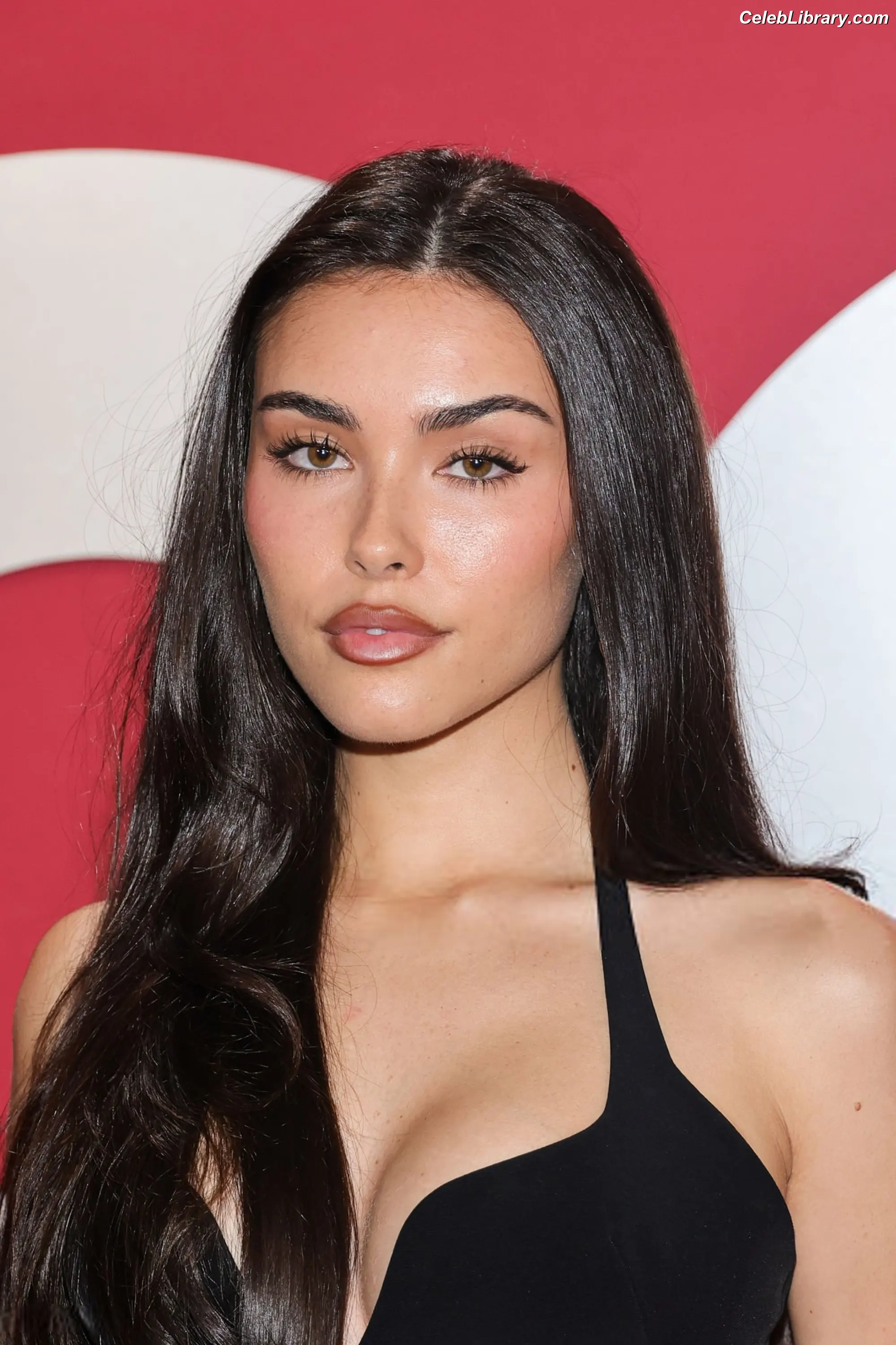 Madison Beer photo 16 of 3490