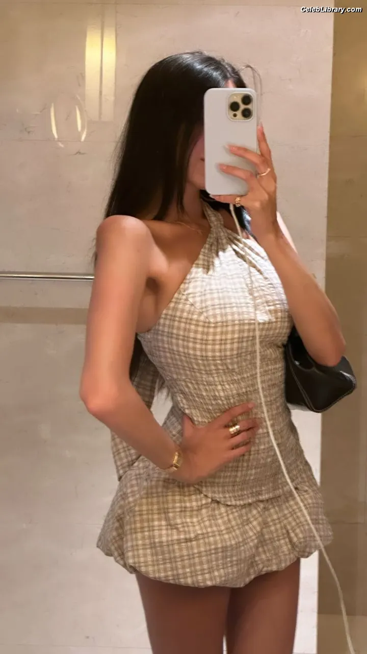 Madison Beer photo 20 of 3490