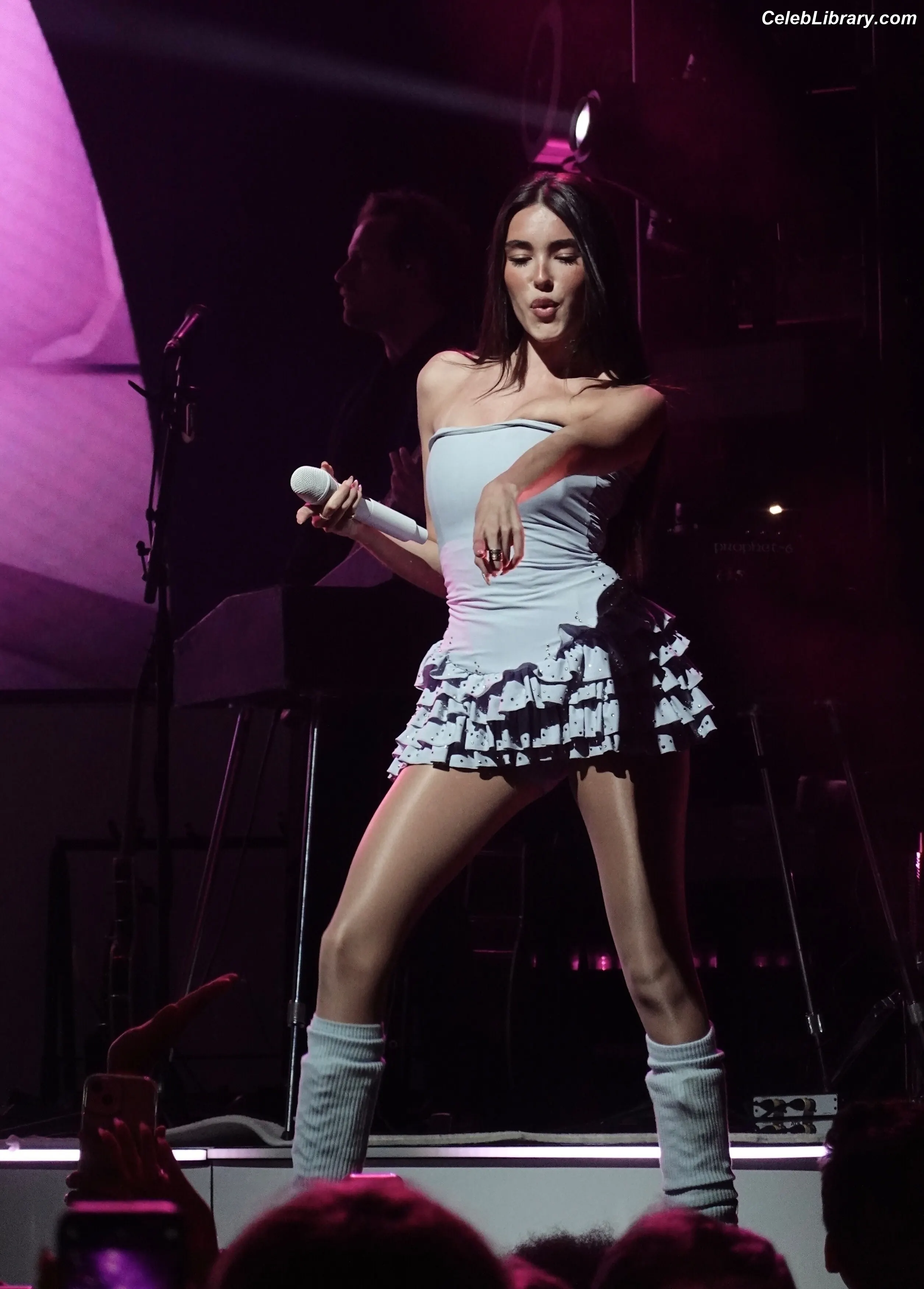 Madison Beer photo 22 of 3490