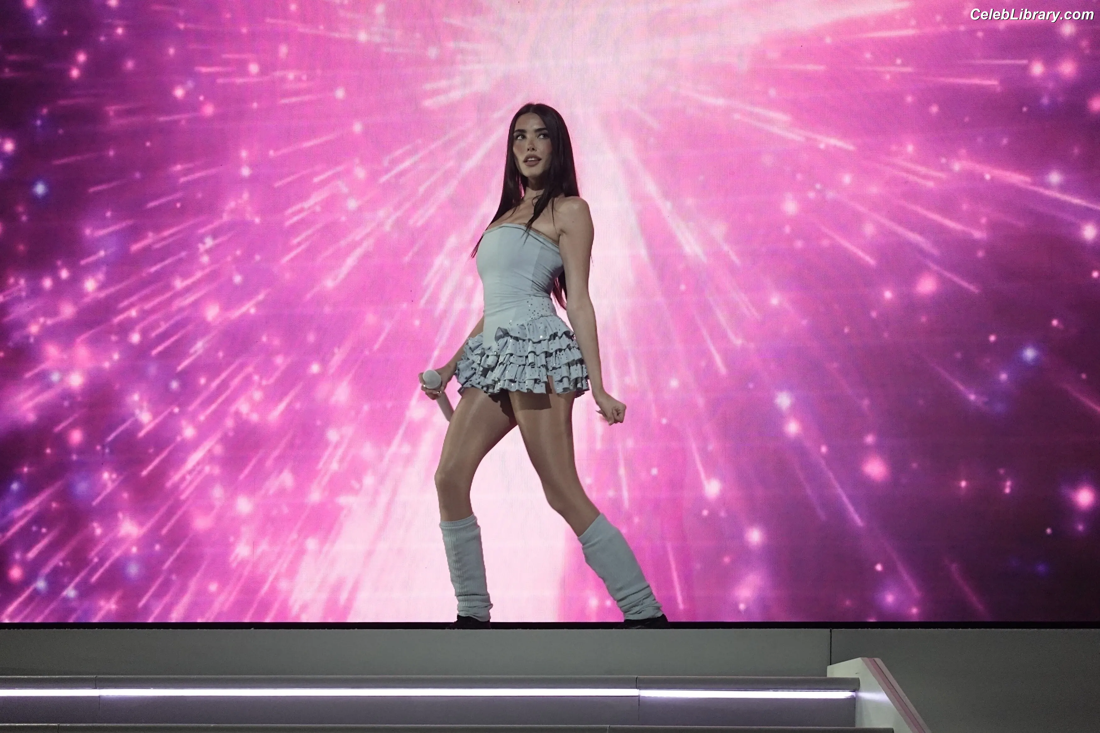 Madison Beer photo 13 of 3490