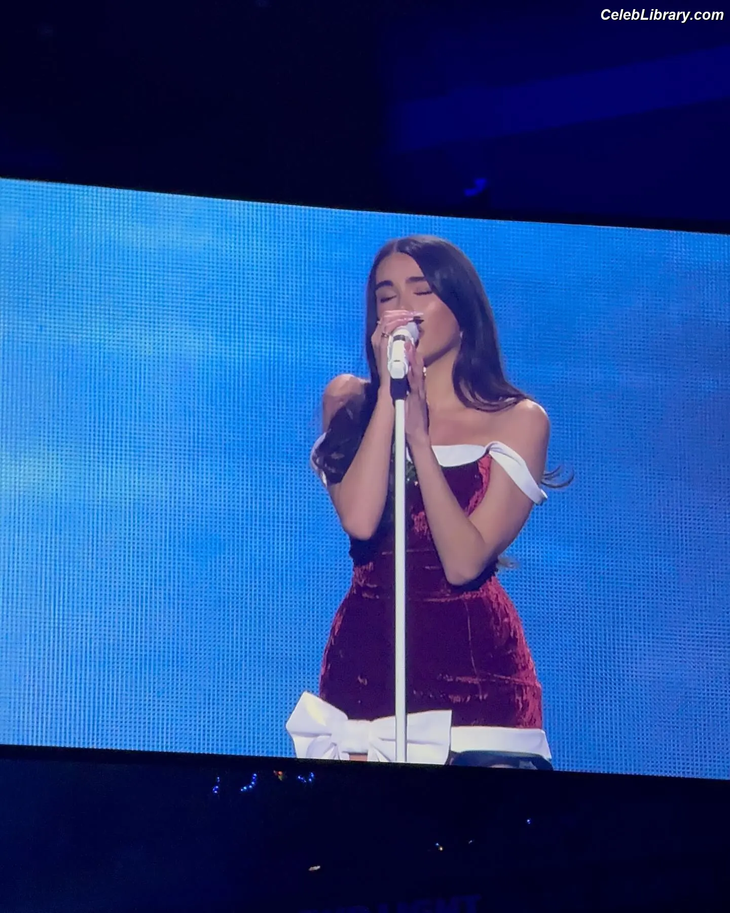 Madison Beer photo 2 of 3490