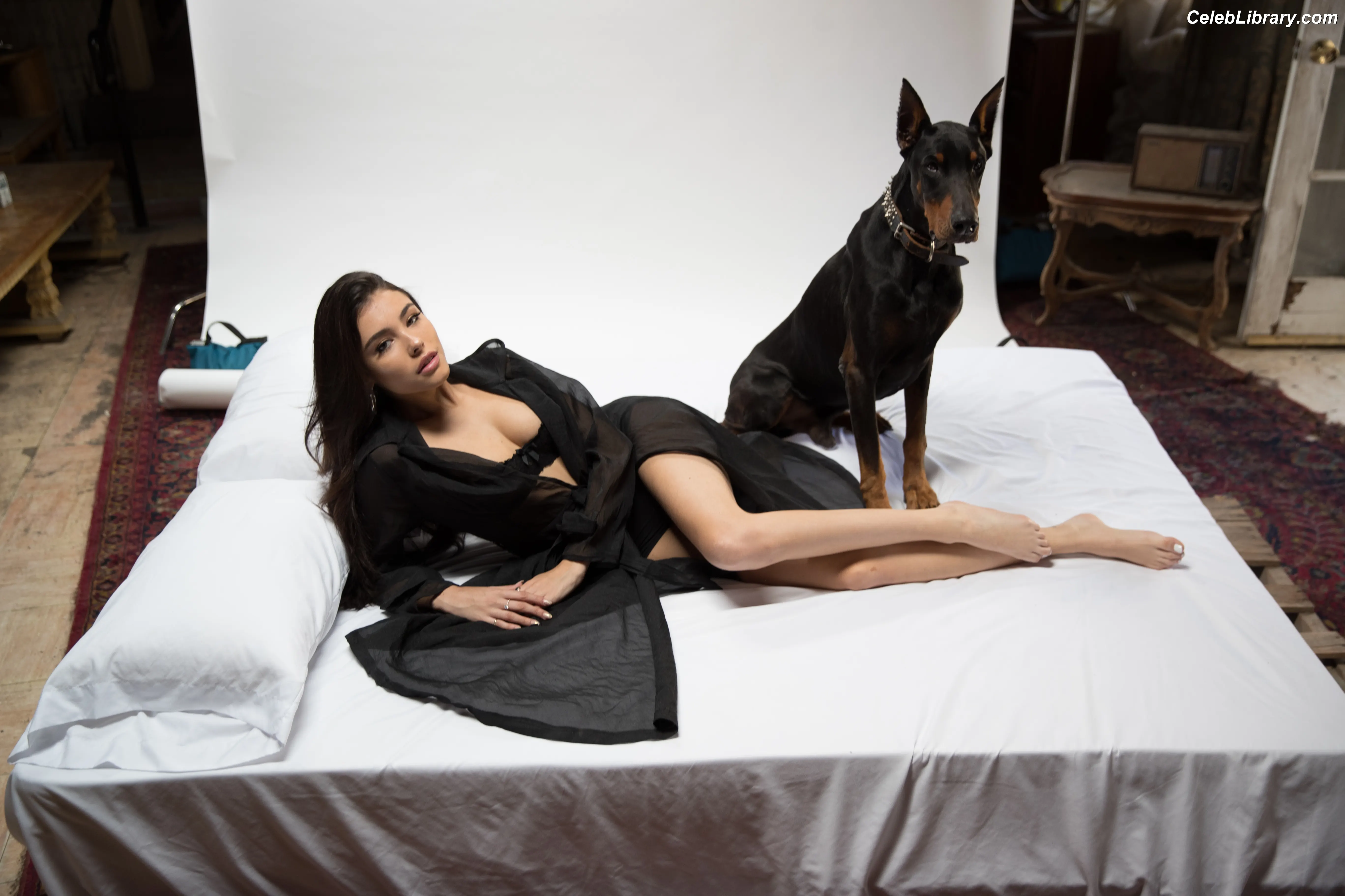 Madison Beer photo 1 of 3490