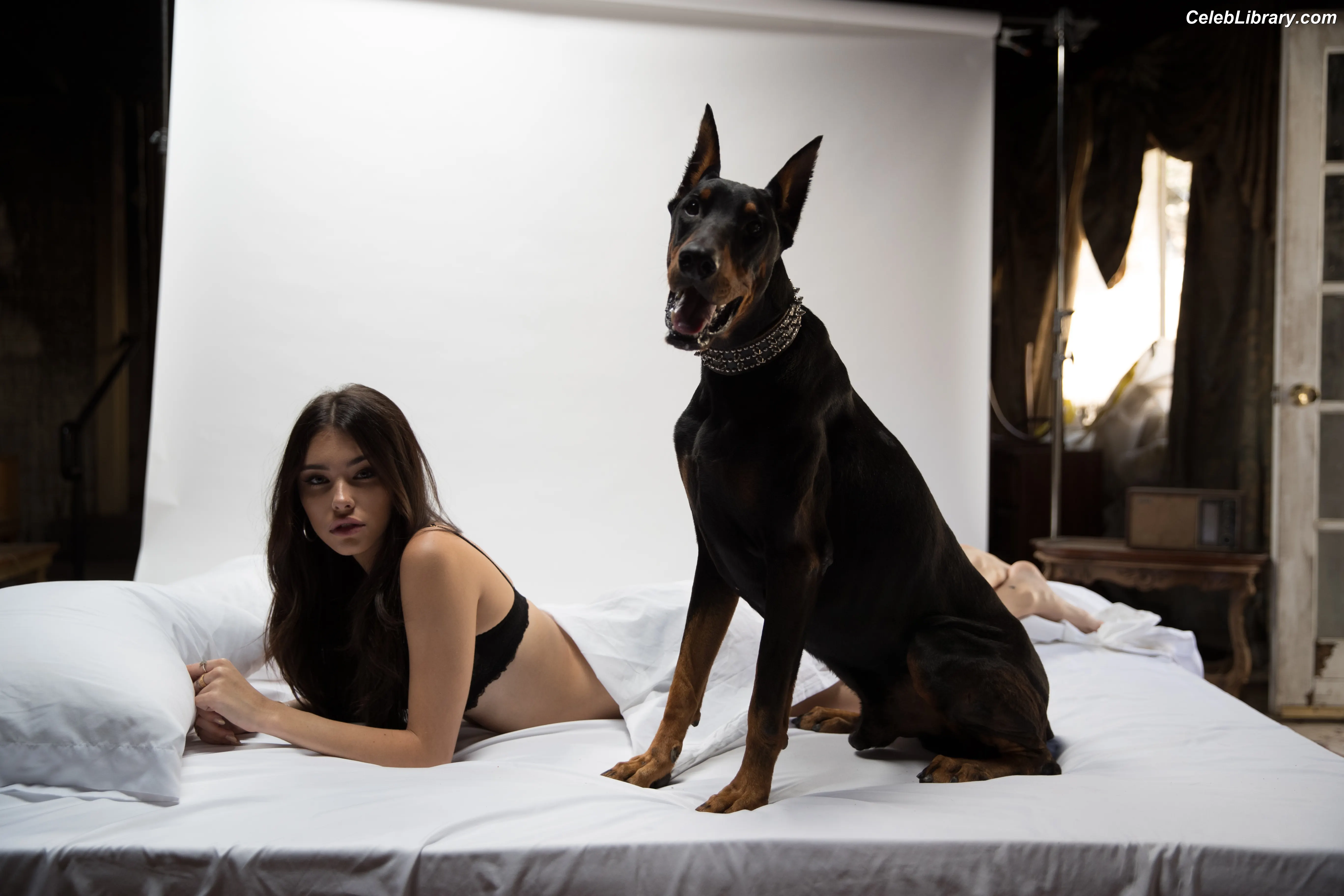 Madison Beer photo 7 of 3490
