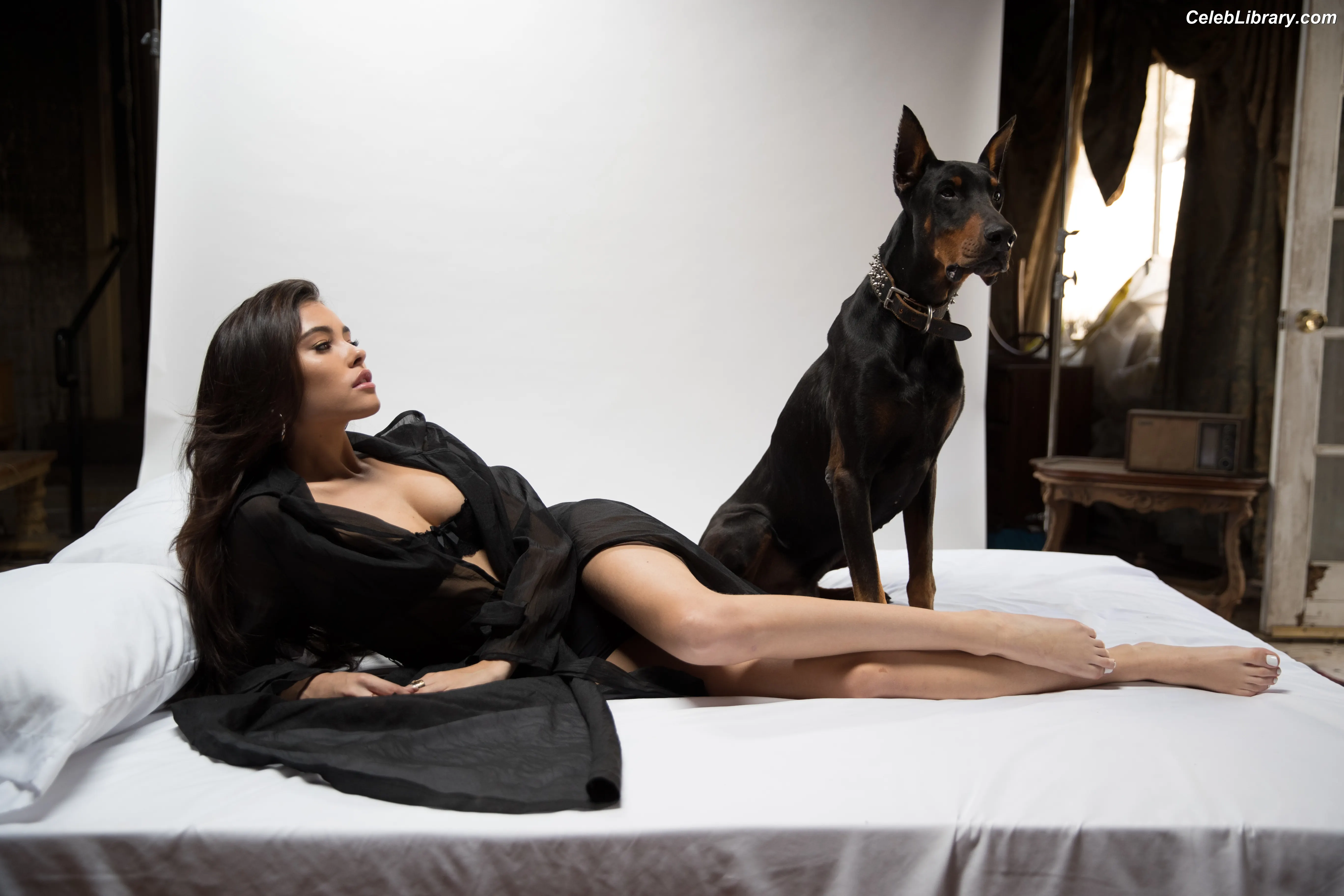 Madison Beer photo 8 of 3490
