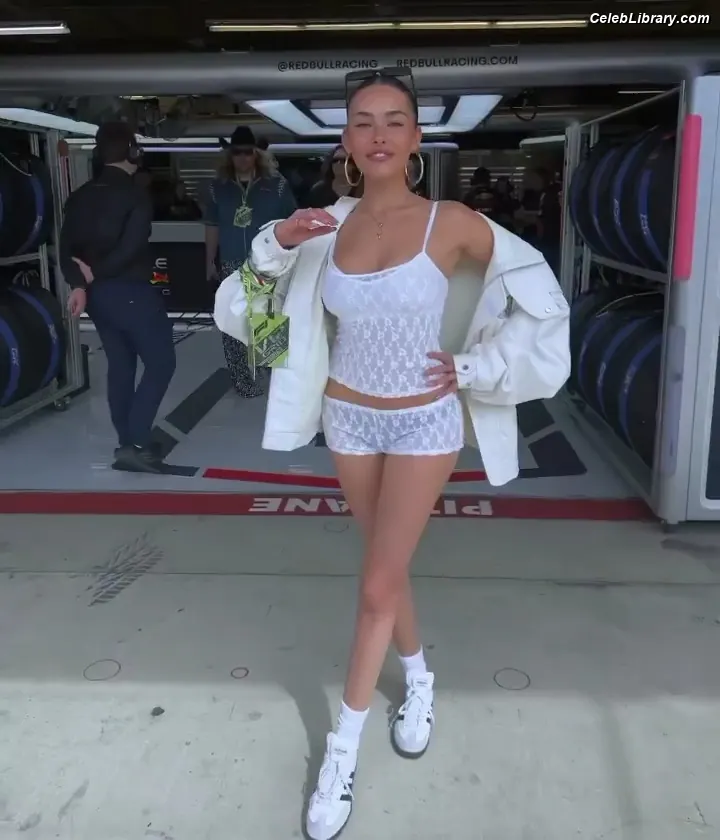Madison Beer photo 5 of 3490