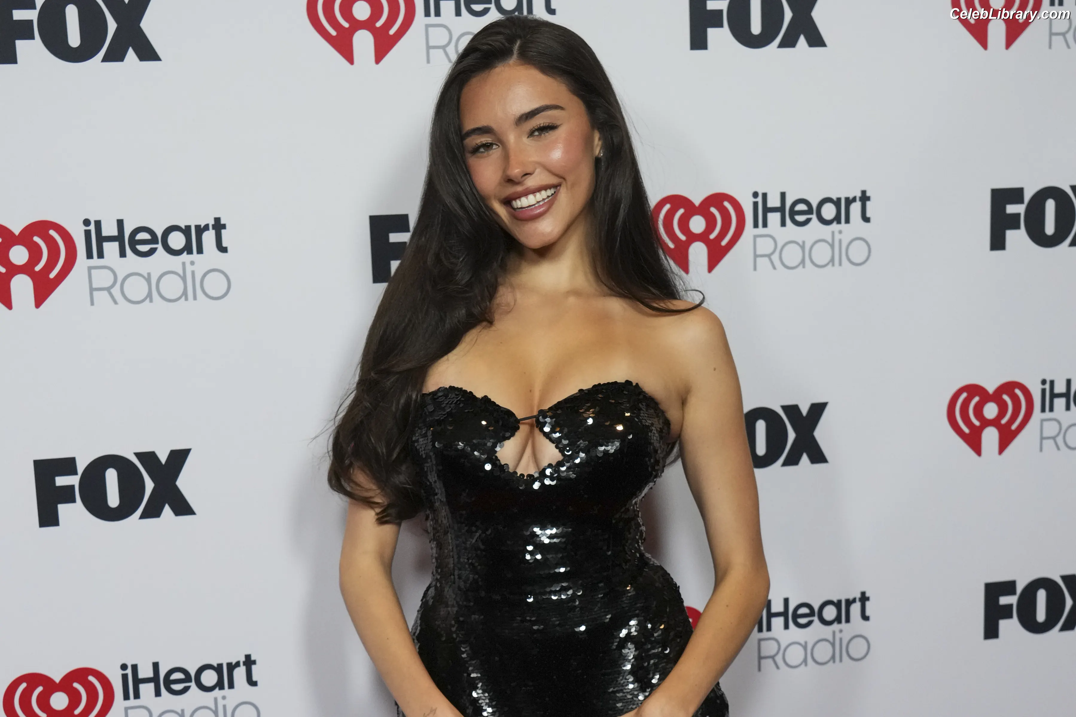 Madison Beer photo 23 of 3490