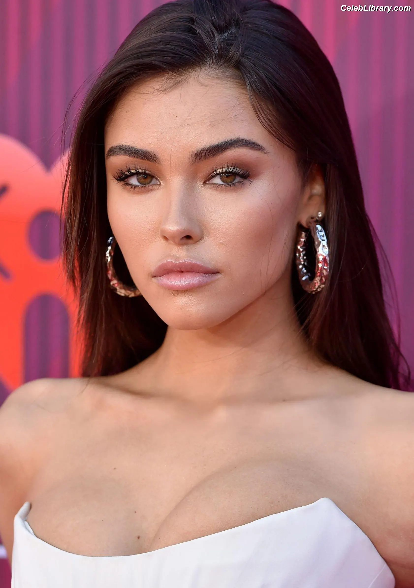 Madison Beer photo 24 of 3490