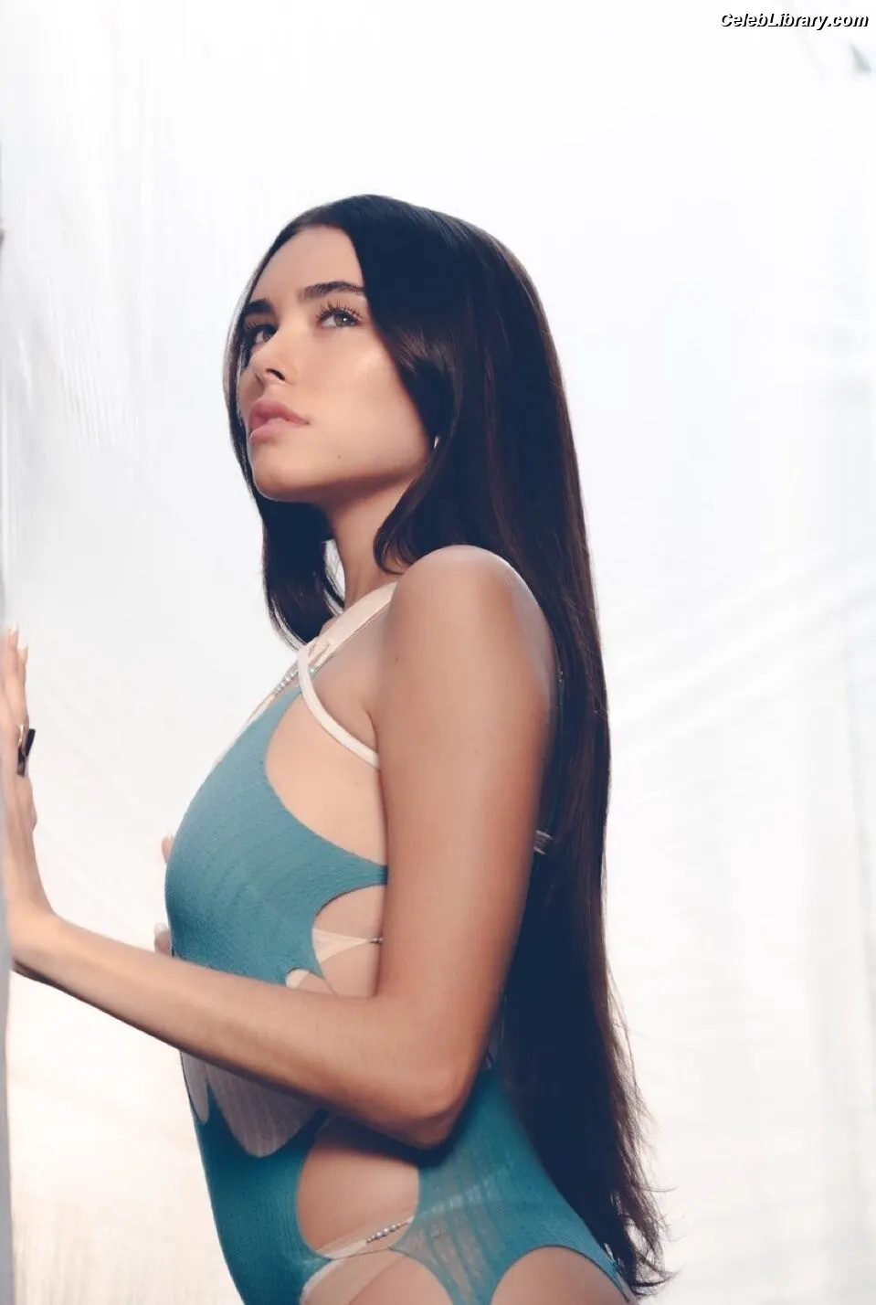Madison Beer photo 17 of 3490