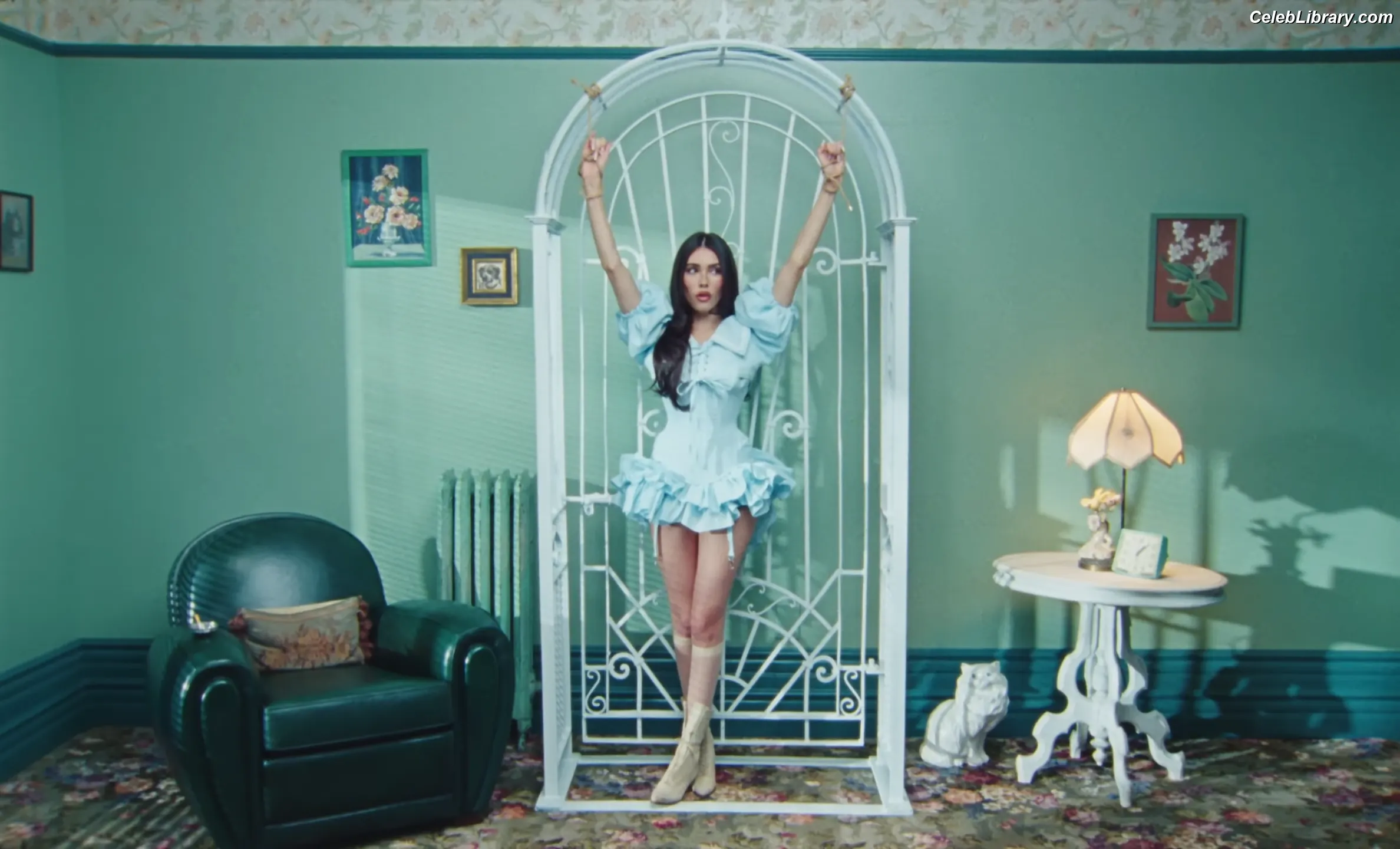 Madison Beer photo 14 of 3490