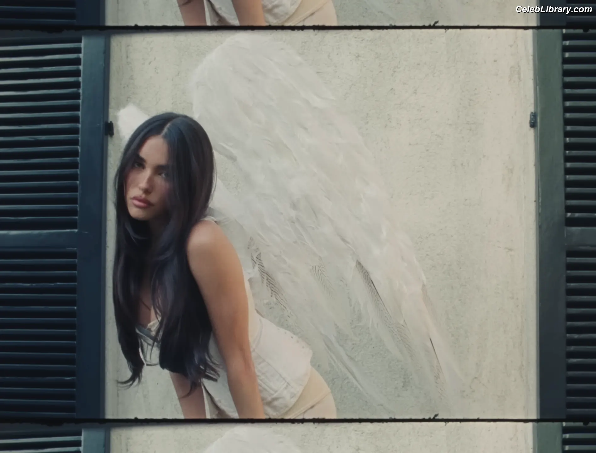 Madison Beer photo 17 of 3490