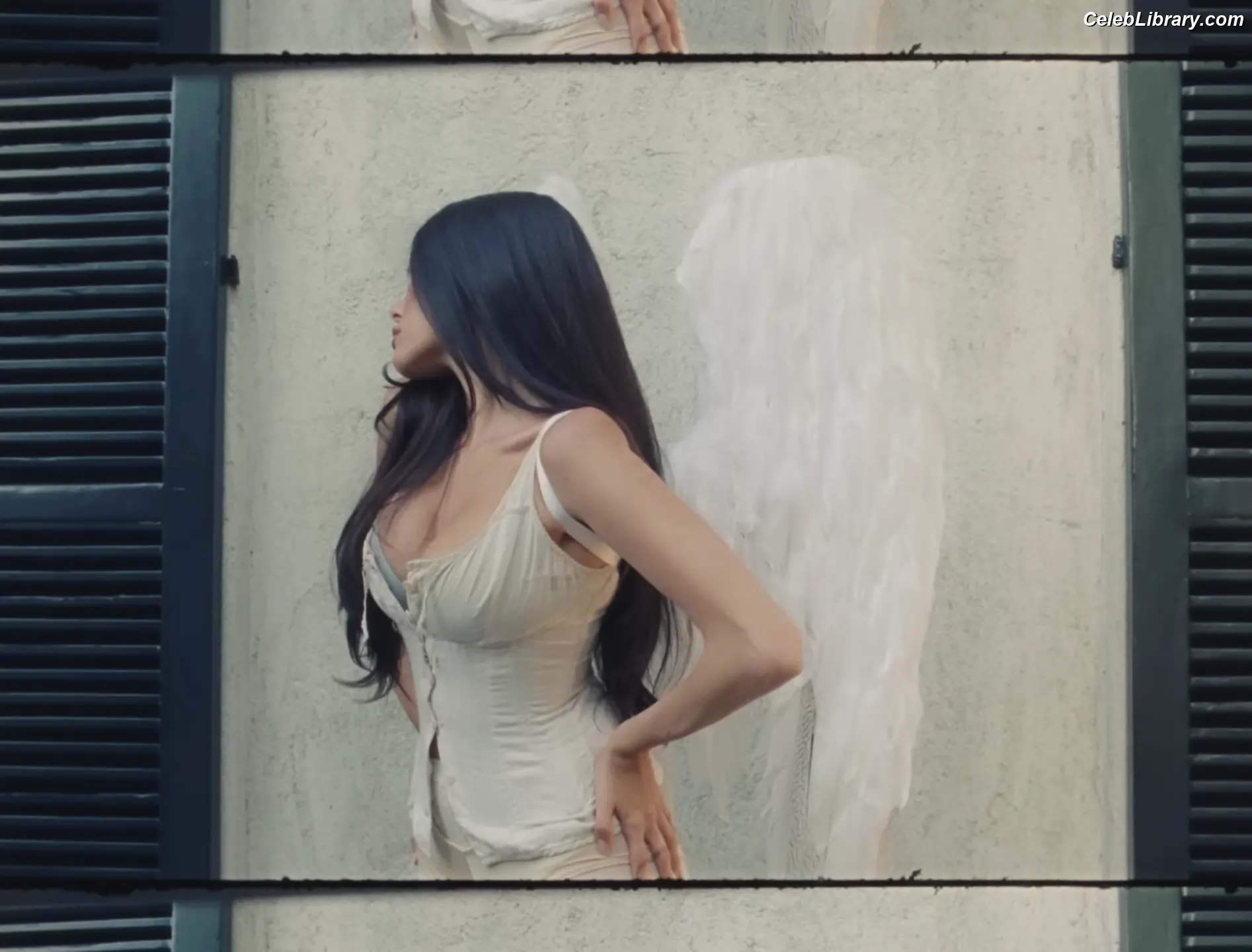 Madison Beer photo 24 of 3490