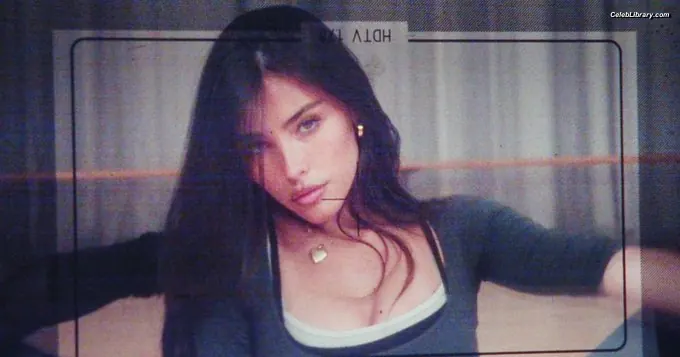 Madison Beer photo 14 of 3490