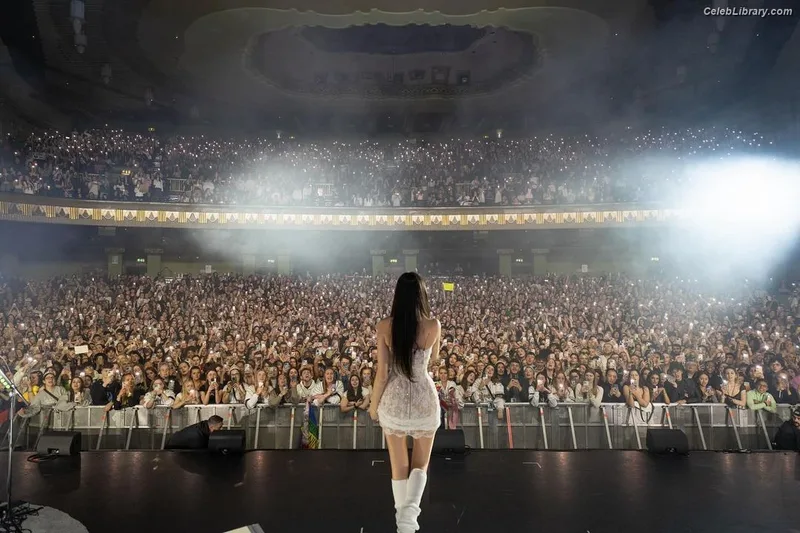 Madison Beer photo 2 of 3479