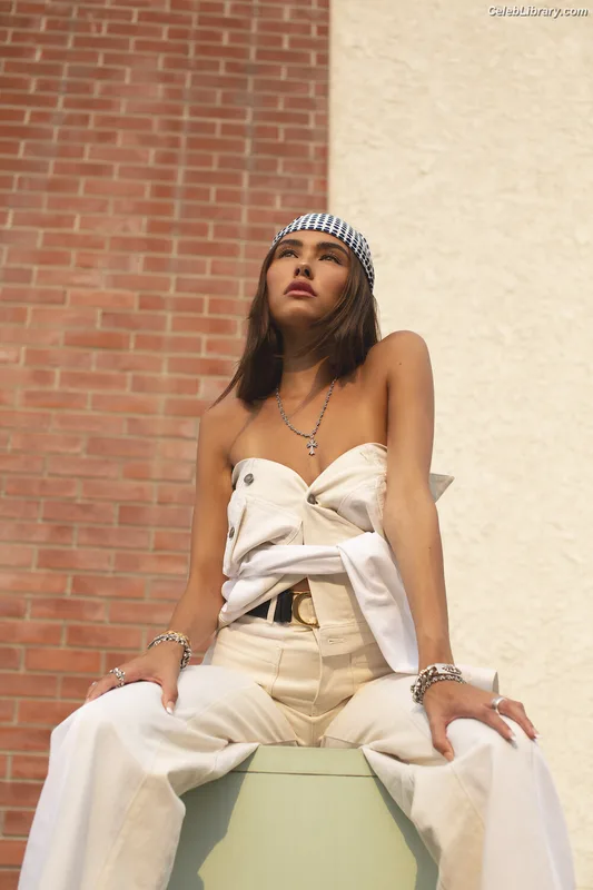 Madison Beer photo 9 of 3479