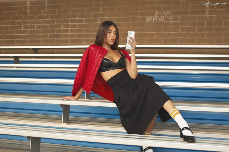 Madison Beer photo 10 of 3479