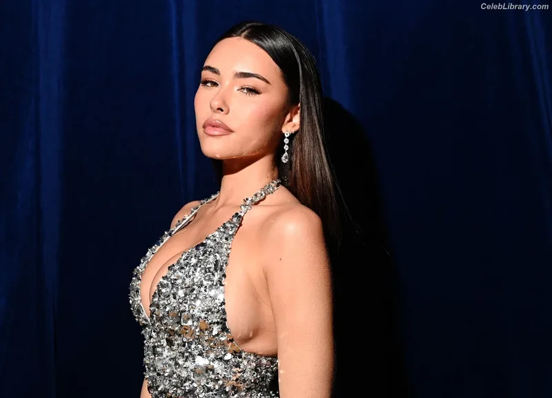 Madison Beer photo 17 of 3479