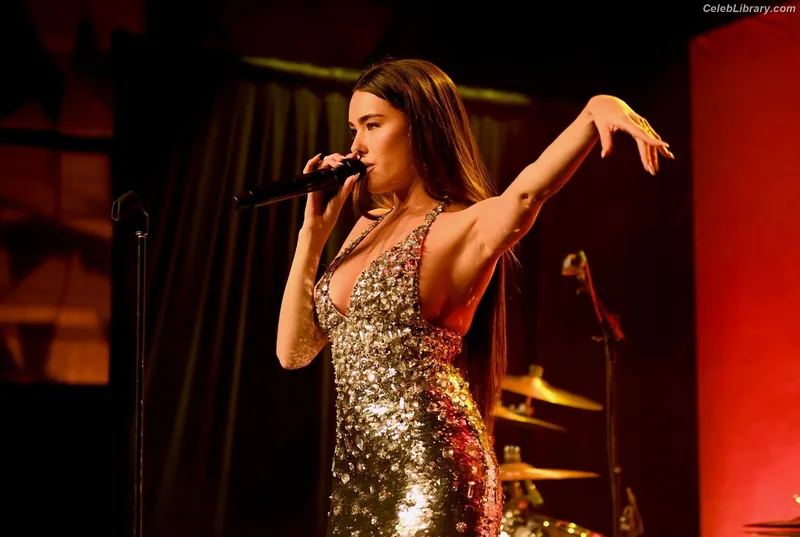 Madison Beer photo 23 of 3479