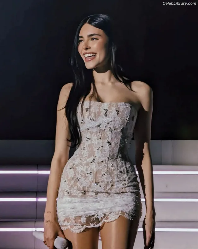 Madison Beer photo 22 of 3479