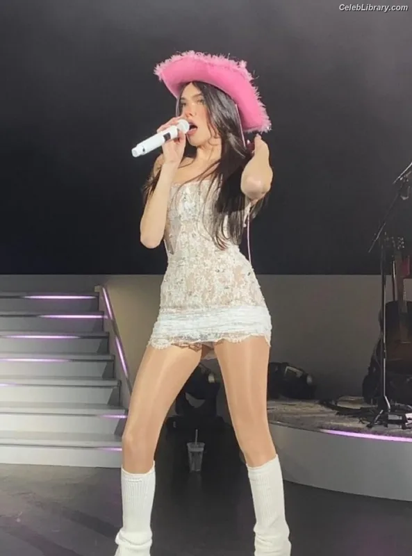 Madison Beer photo 5 of 3479