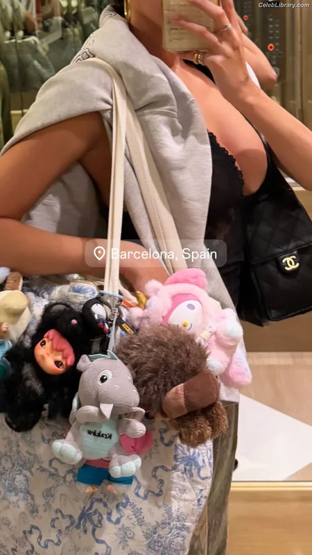 Madison Beer photo 14 of 3479